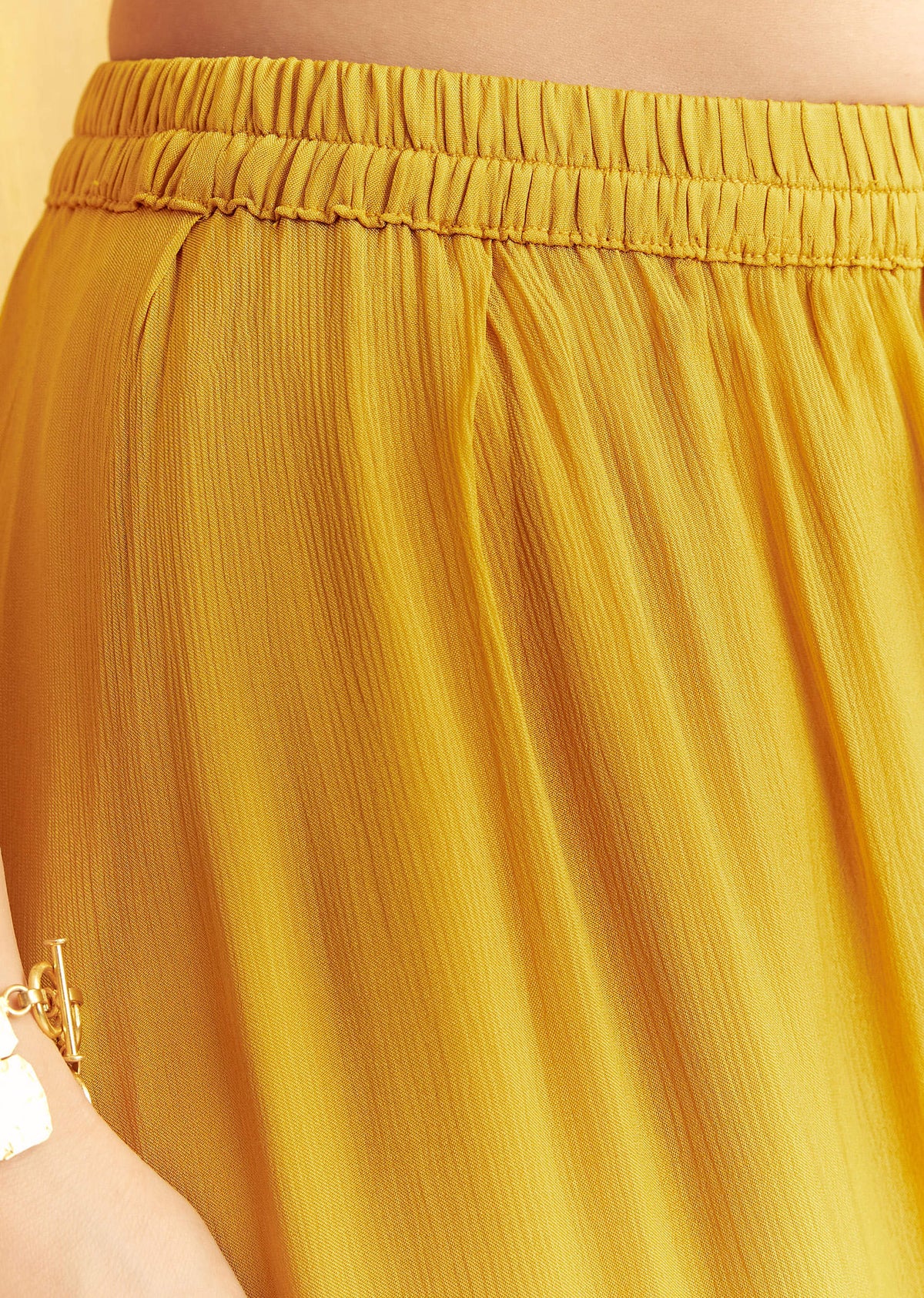yellow-chinon-cape-set-with-zardosi-thread-and-moti-work-sg324500-6_3ea82dca-8129-4dde-a685-737f9433dacc.jpg