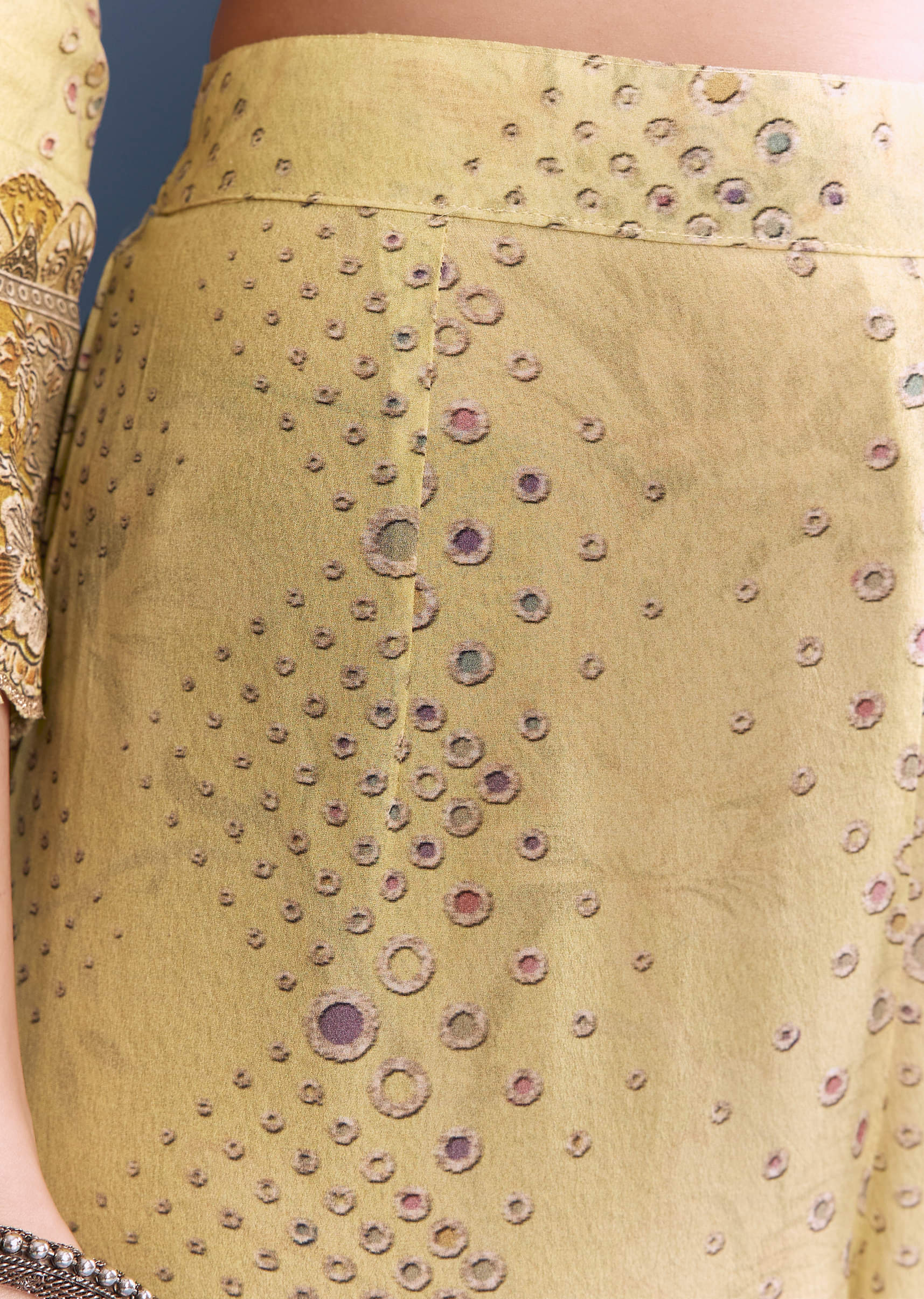 yellow-crepe-kurta-set-with-indie-print-and-zari-work-sg344081-6.jpg