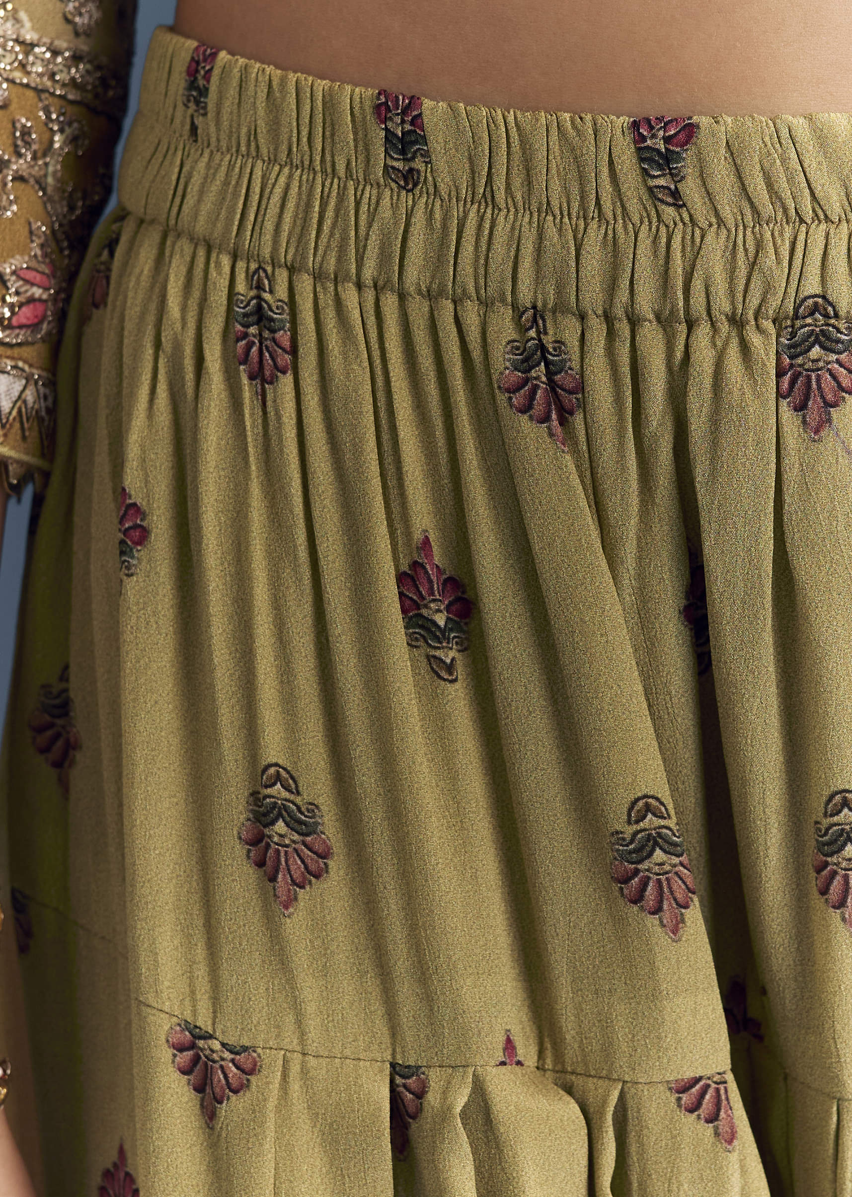 yellow-crepe-printed-kurta-set-with-gota-work-6.jpg