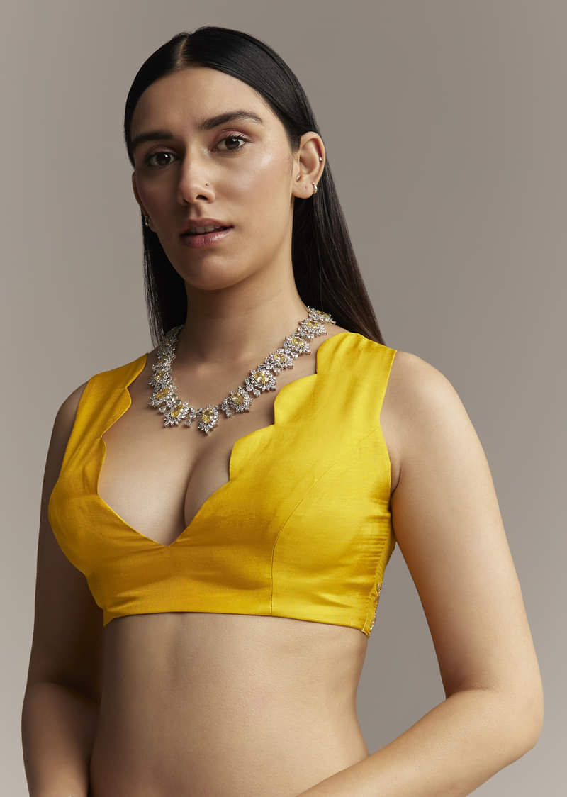 yellow-crepe-saree-with-floral-digital-print-and-sequin-embroidery-sg328023-7.jpg