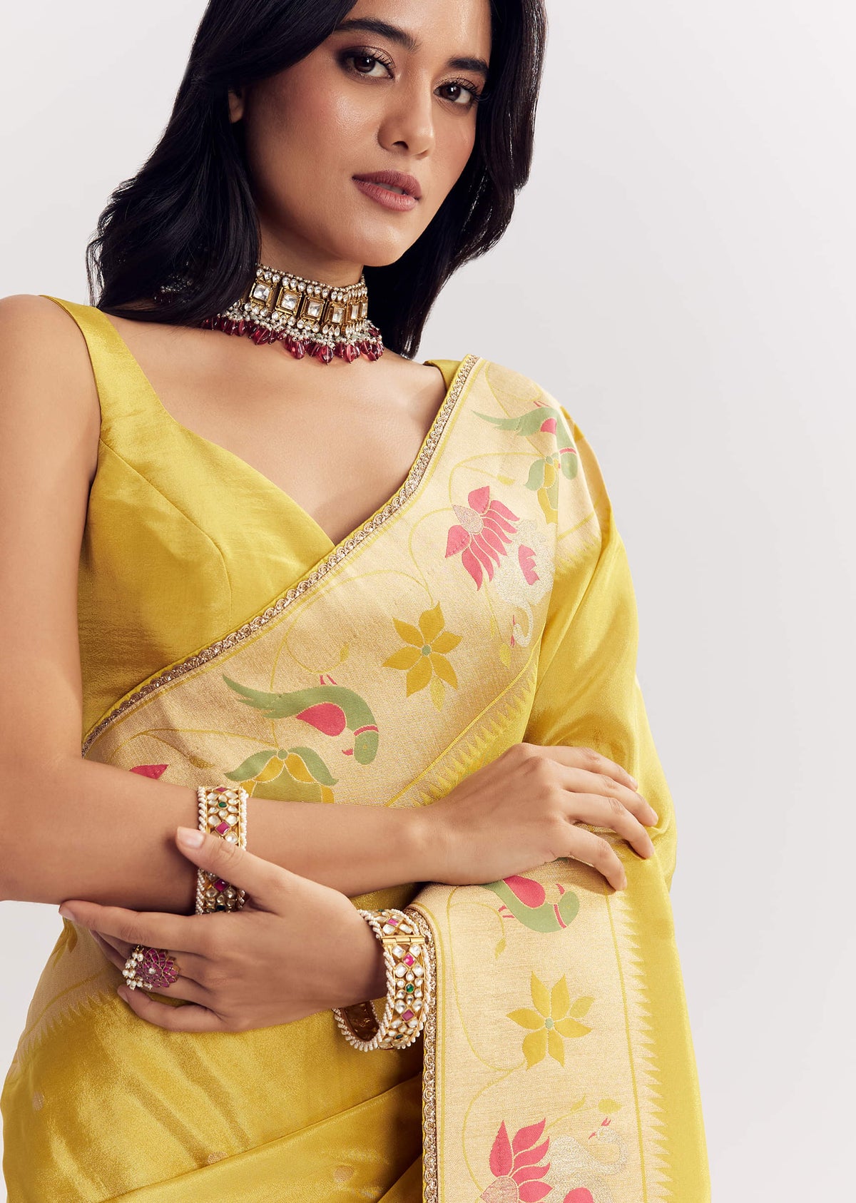 yellow-dola-silk-paithani-saree-with-dollar-butti-and-multicolor-motif-sg291229-3_acf8a81b-5eca-445a-a74f-7f3c90df80dd.jpg