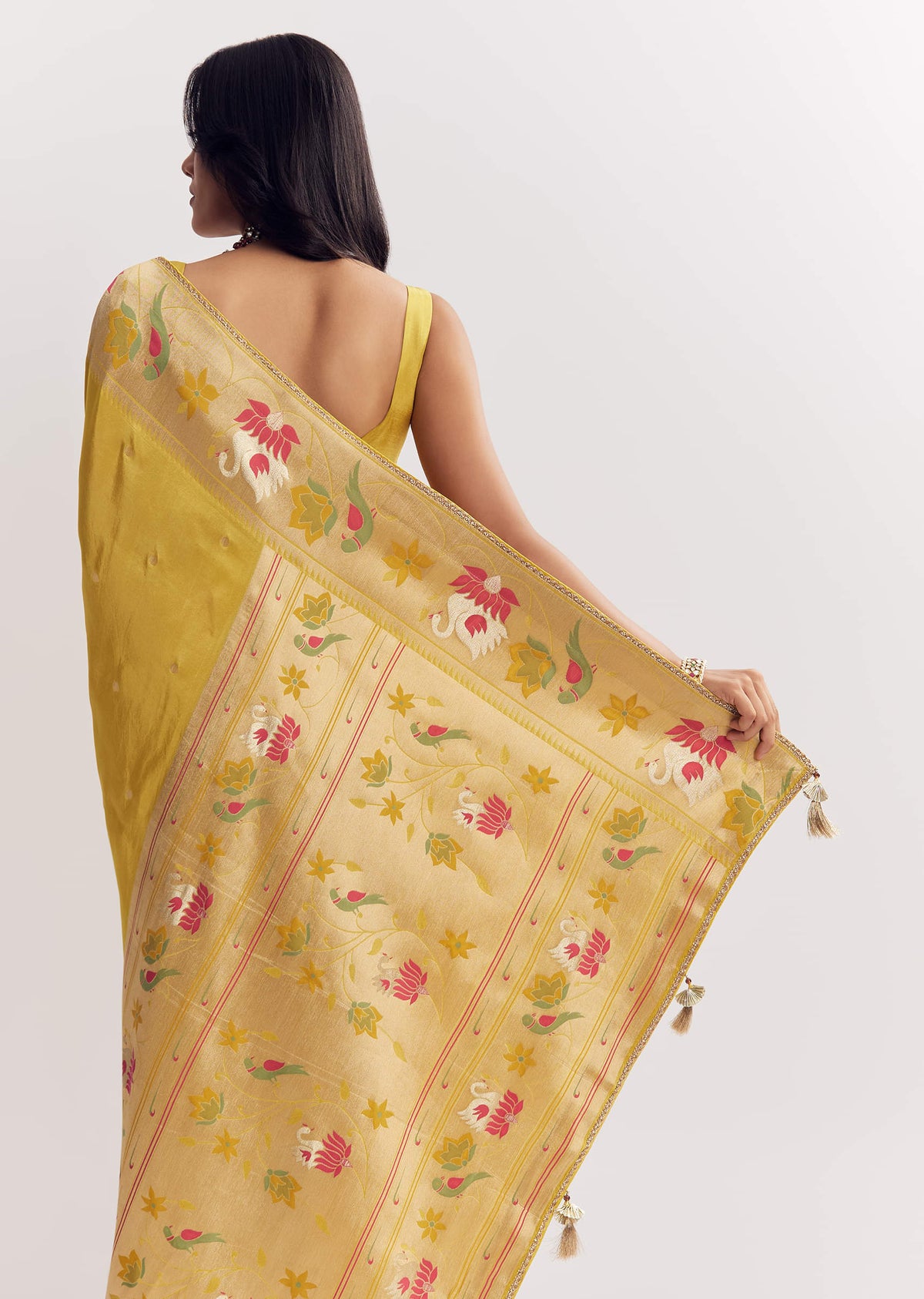 yellow-dola-silk-paithani-saree-with-dollar-butti-and-multicolor-motif-sg291229-4_363bf997-6e15-4b6b-aec8-081cb7f24a6b.jpg