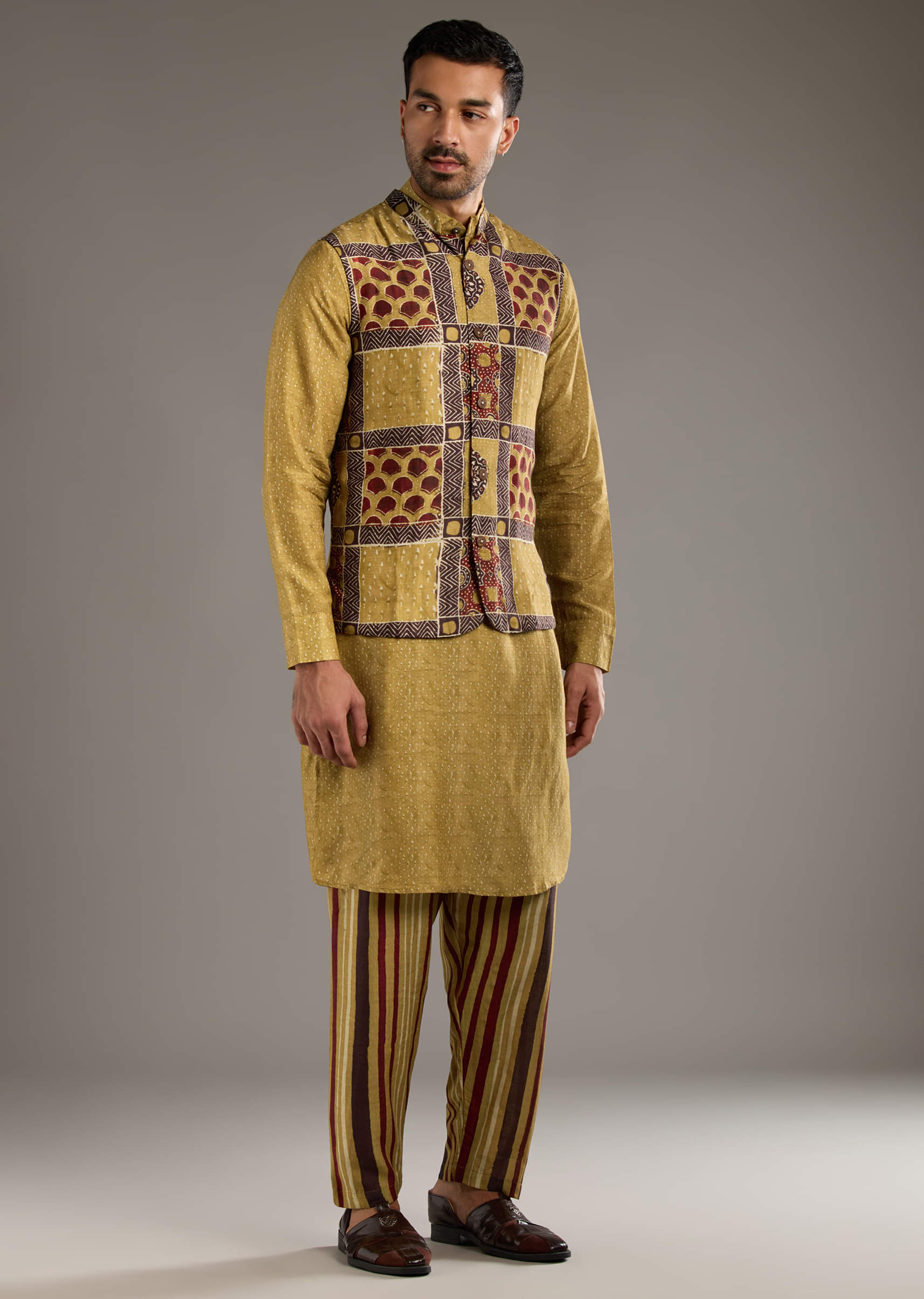 yellow-linen-kurta-jacket-set-for-men-with-hand-block-ajrakh-print-sg359228-3.jpg