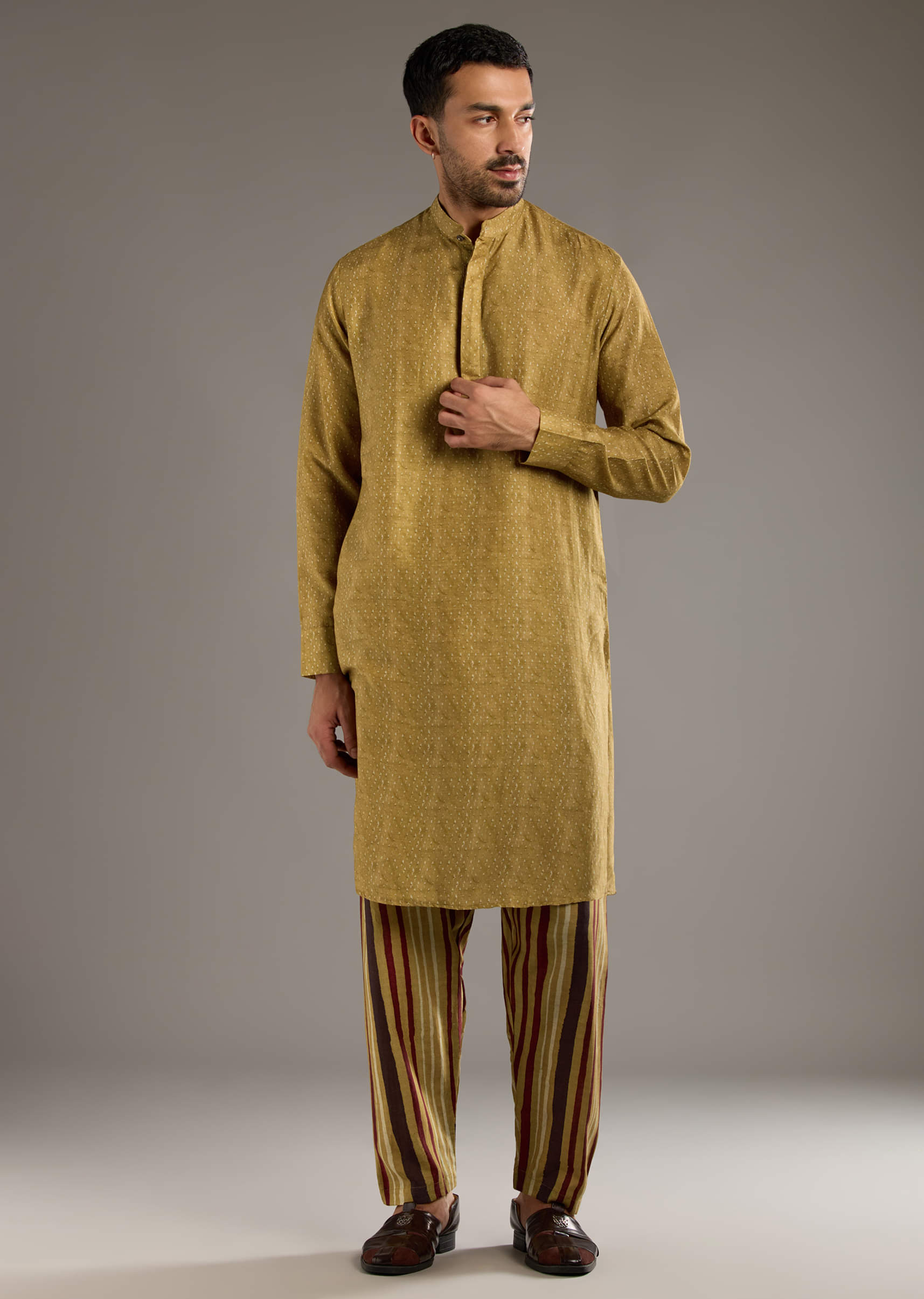 yellow-linen-kurta-jacket-set-for-men-with-hand-block-ajrakh-print-sg359228-6.jpg