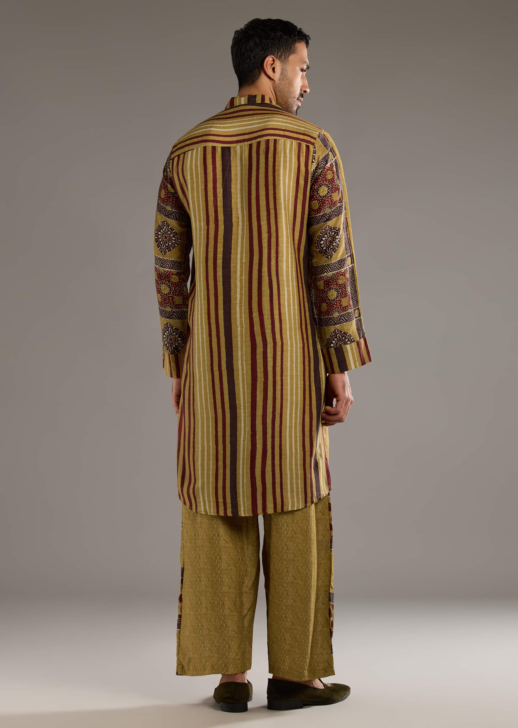yellow-linen-kurta-set-for-men-with-hand-block-ajrakh-print-sg359252-5.jpg