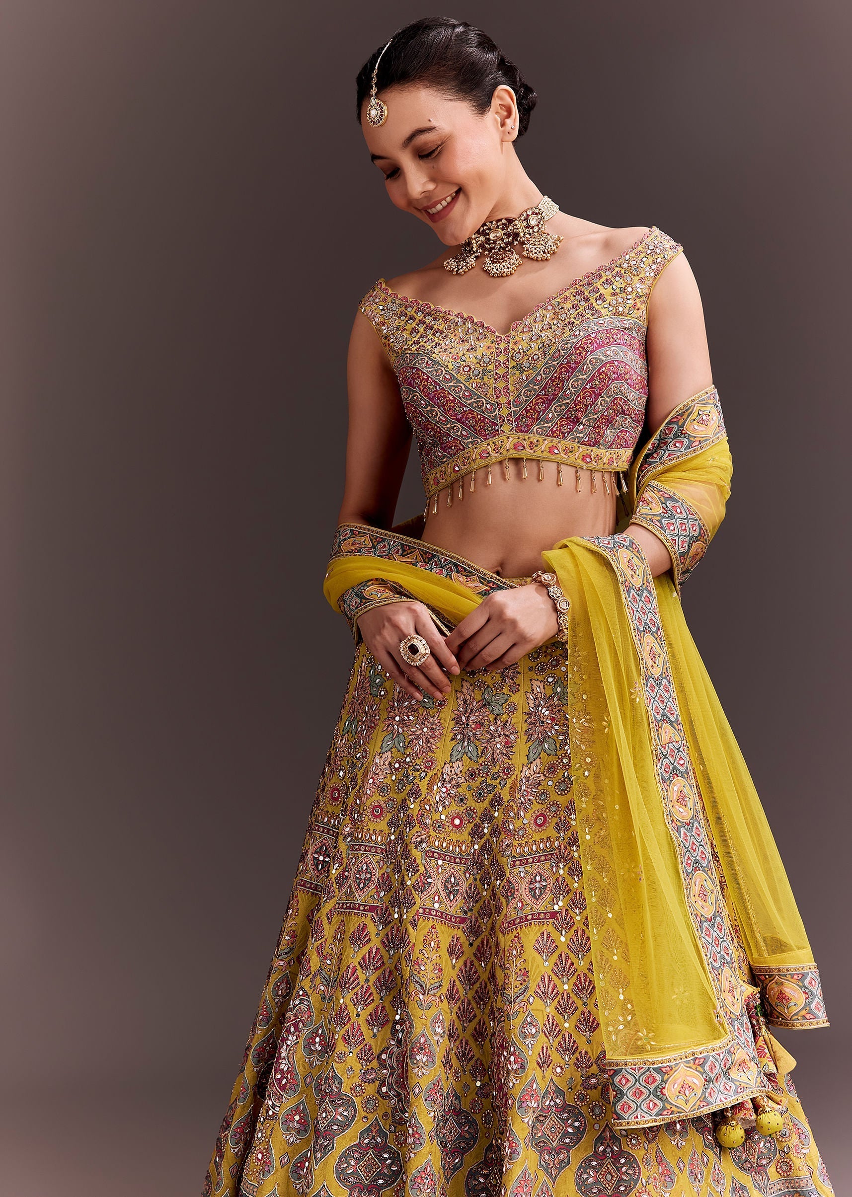 yellow_embroidered_lehenga_set-sg150218_4__nasto_8fc8123d-b223-435d-bec7-6605055985a4.jpg