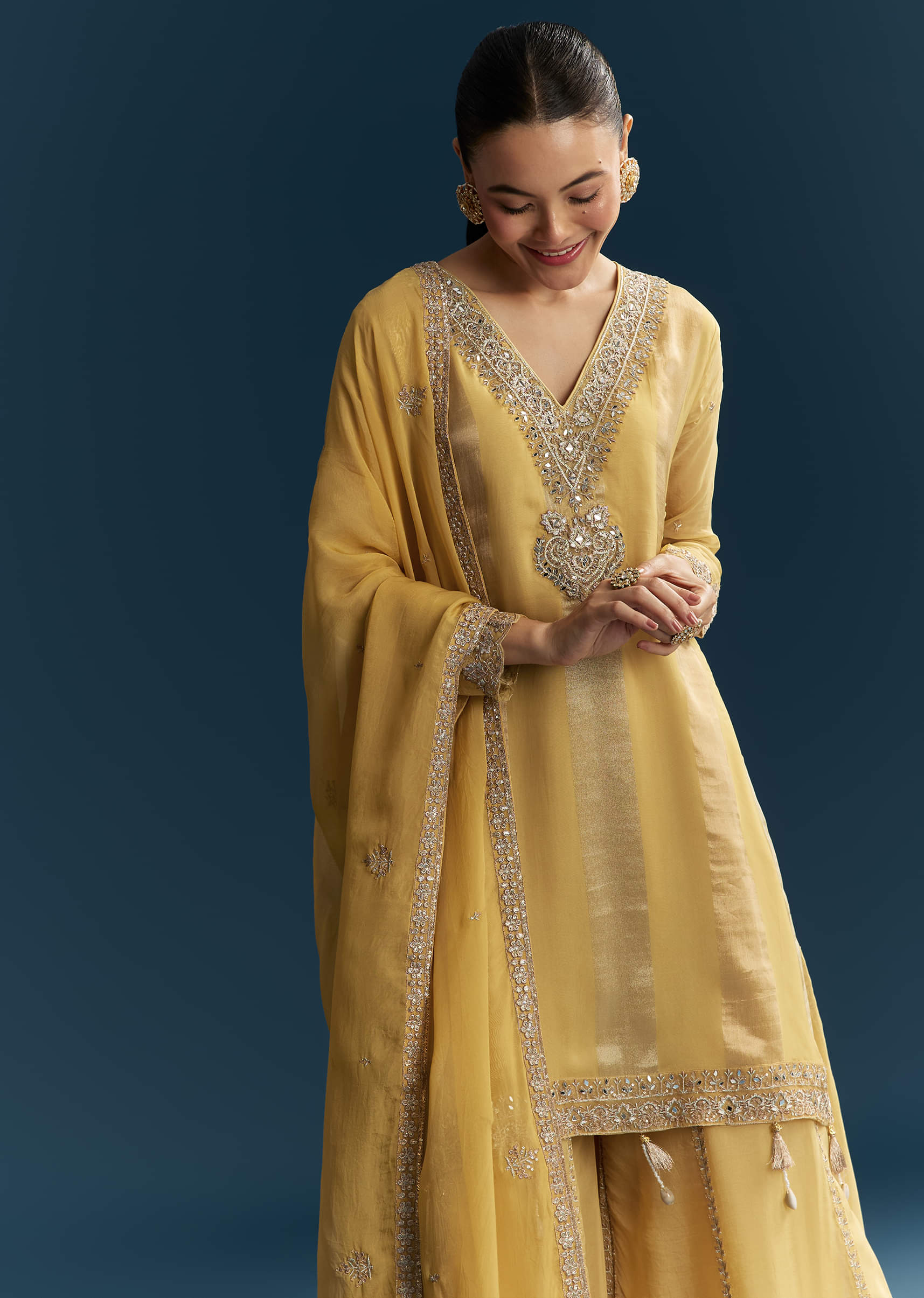 yellow_organza_palazzo_suit_with_zari_and-sg344335-6_3.jpg