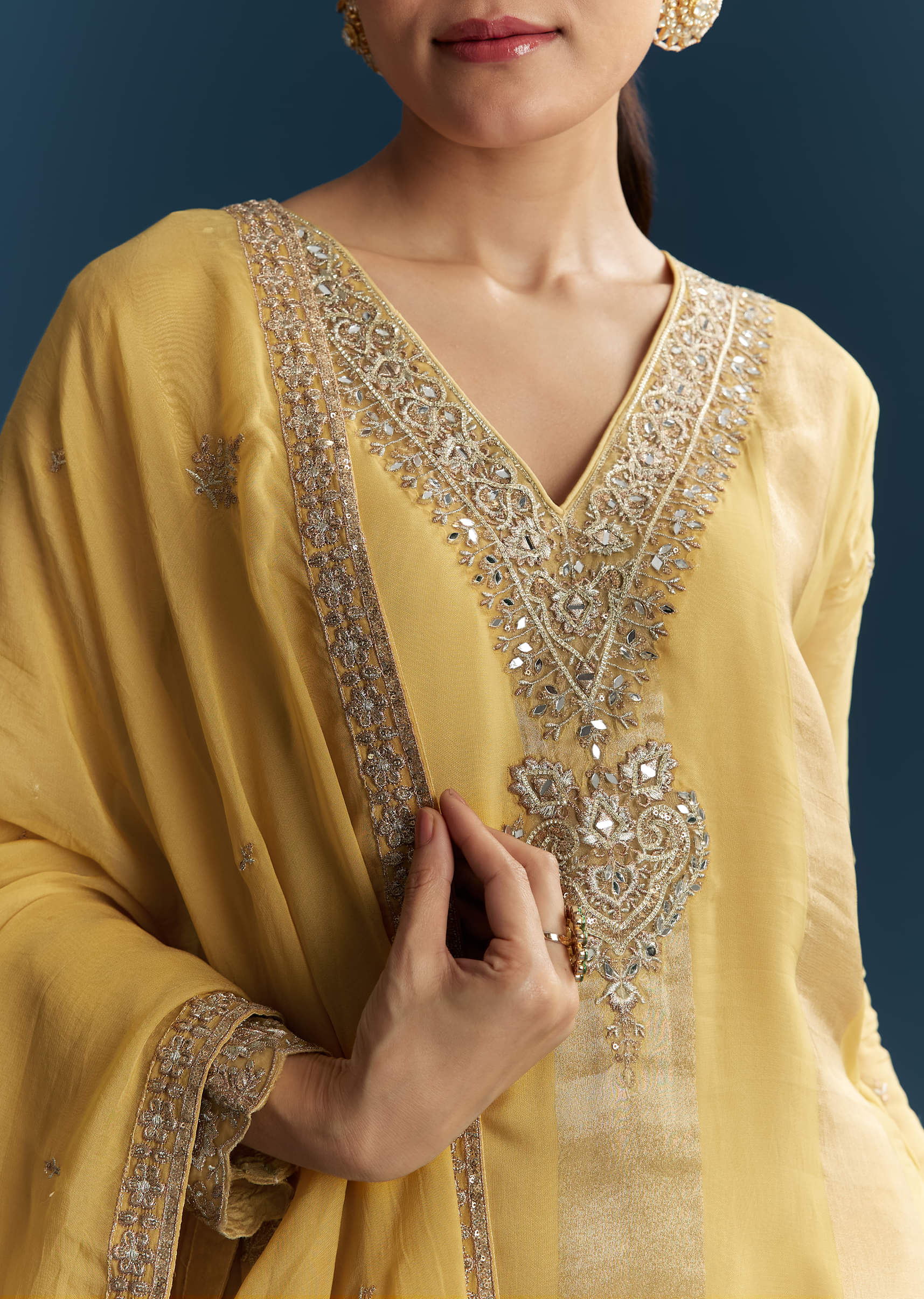 yellow_organza_palazzo_suit_with_zari_and-sg344335-6_5.jpg