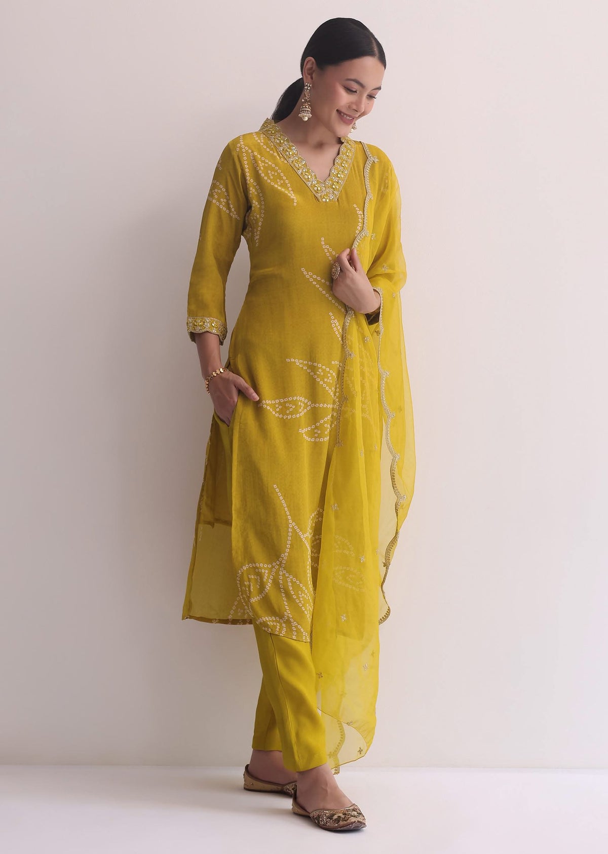 yellow_printed_kurti_pant_set_with_zari_embroidery-sg226746_7_7307b3e4-11cf-4256-acb5-8ef35a7de9a4.jpg