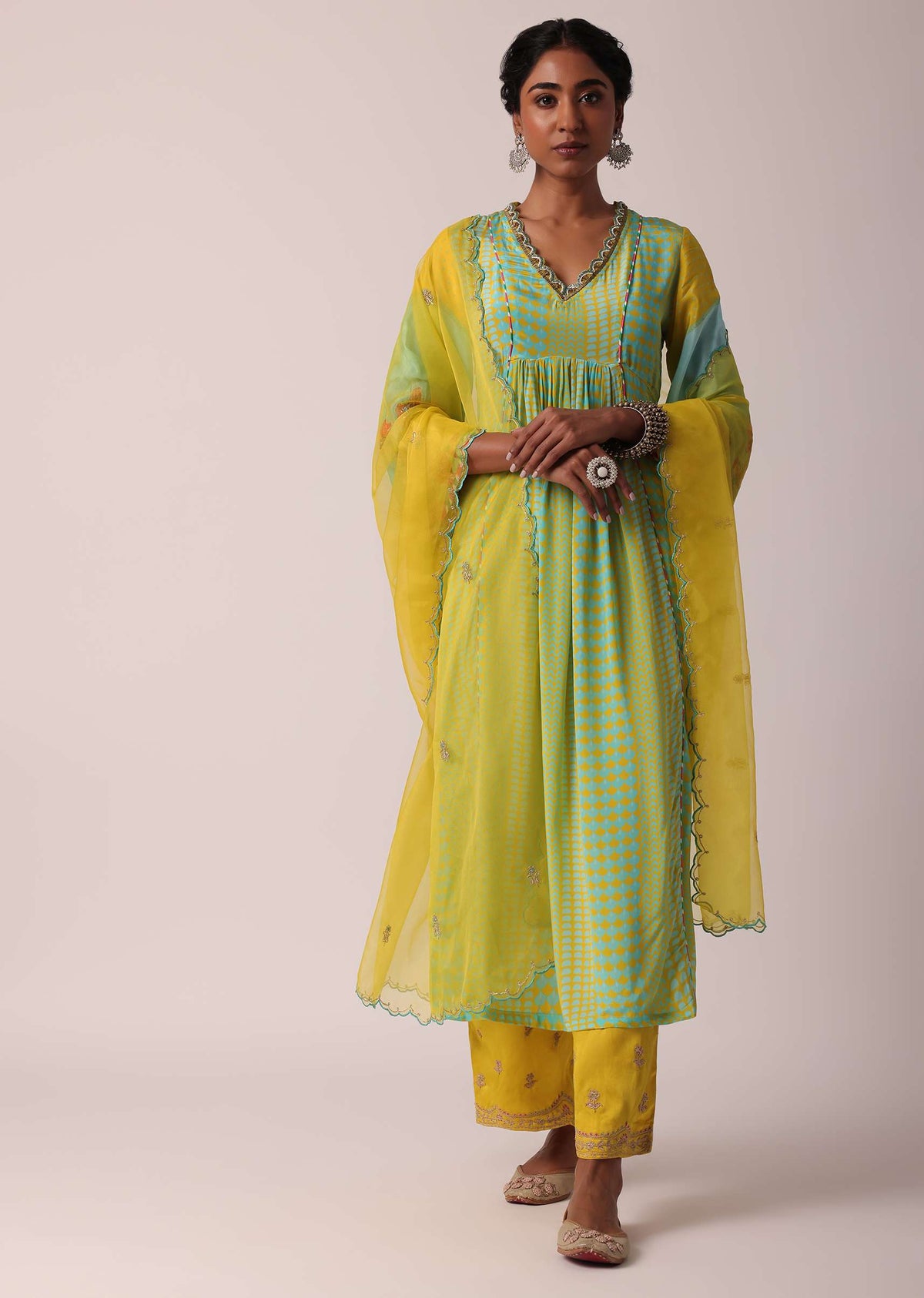 yellow_silk_palazzo_set_with_printed_kurta_-sg203463_8_600533c1-d82a-4b9c-b523-0d7748e8173e.jpg
