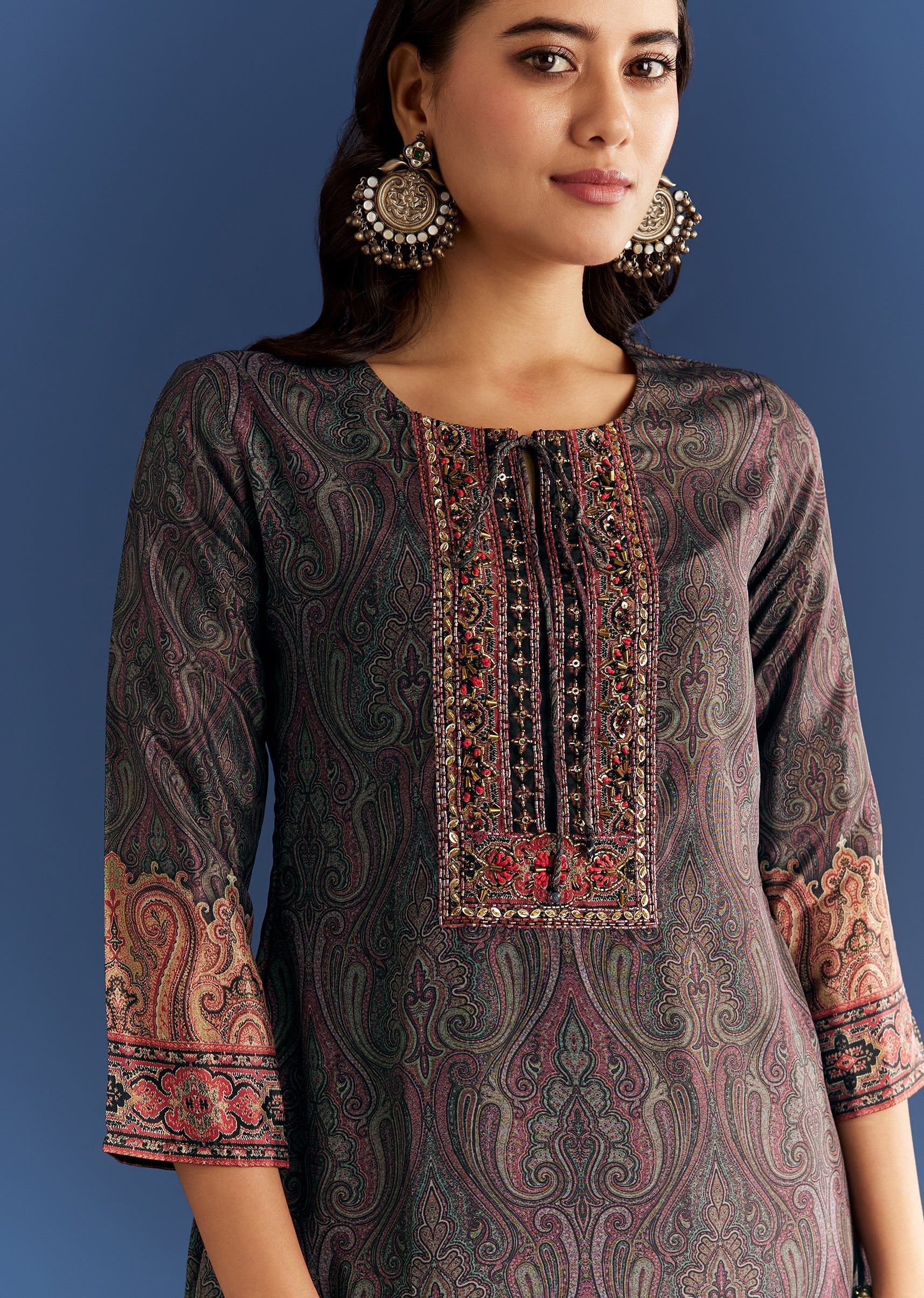 BlackSatinPaisleyPrintKurtaShararaWithCutDanaEmbroidery-sg312435-2_5_f1899a00-5da0-47b7-98fa-a620a7070ee1.jpg