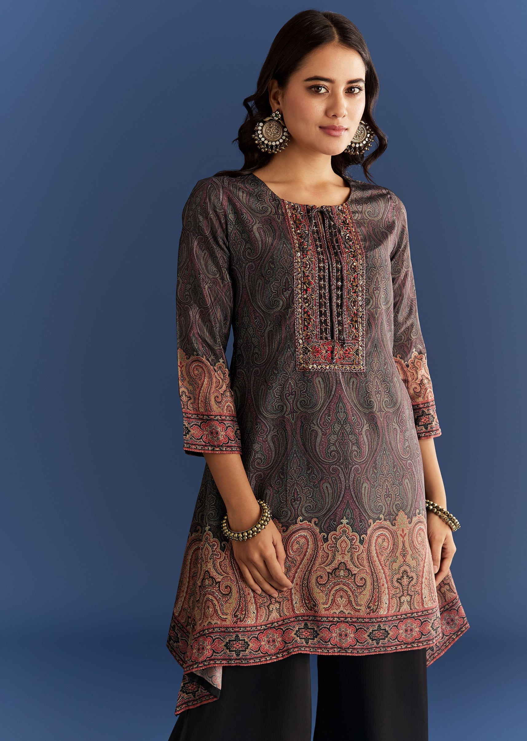 BlackSatinPaisleyPrintKurtaShararaWithCutDanaEmbroidery-sg312435-2_6_83f9c4ba-f844-4308-8698-f4f489418a26.jpg
