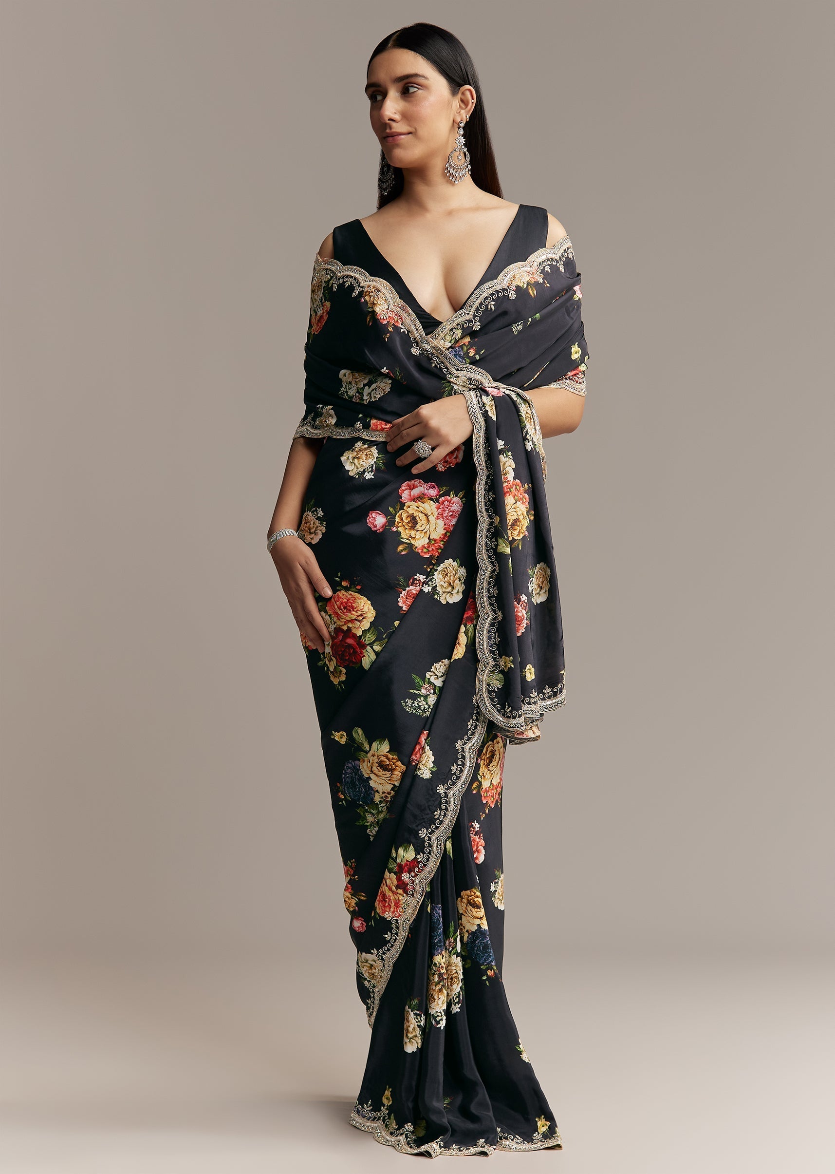 Black_Crepe_Saree_With_Floral_Digital_Print_And_Sequin-sg328004-3.jpg