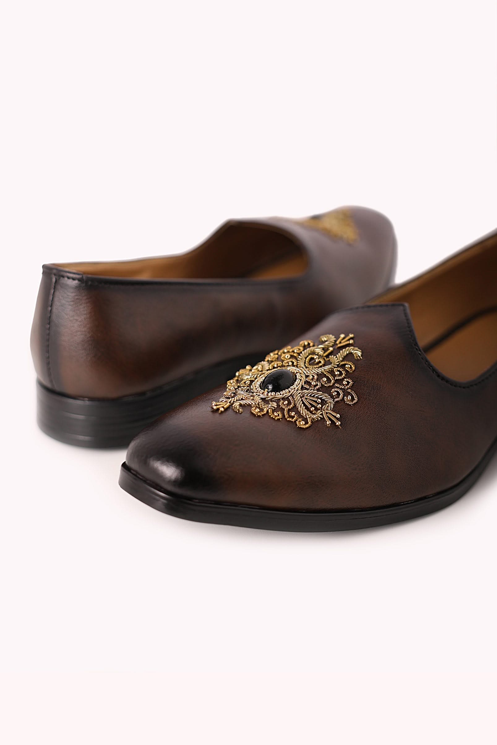 Brown_Embroidered_Mojaris-SG179190_1_7702f8a1-82af-49cc-870d-03f67deedb0b.jpg