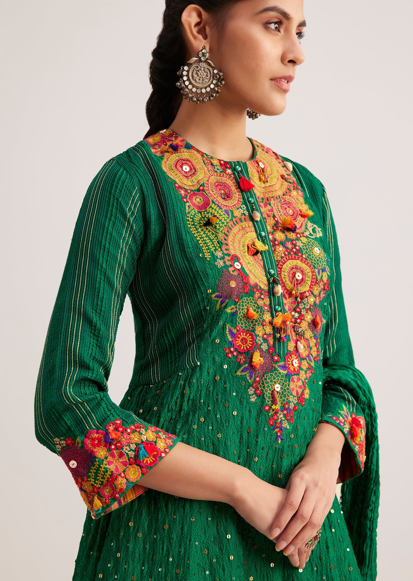 Green_Silk_Kurta_Set_With_Resham_Embroidery-SG291911_5_1dc6a7a0-5381-4cf1-a968-affbd9beff13.jpg