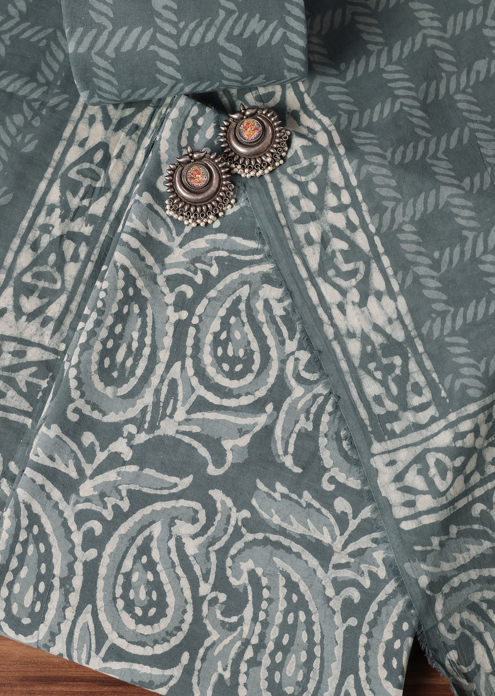 Grey_Batik_Hand_Block_Printed_Cotton-SG229819_4_e0f851d2-5958-4066-ad24-e36379be2c85.jpg