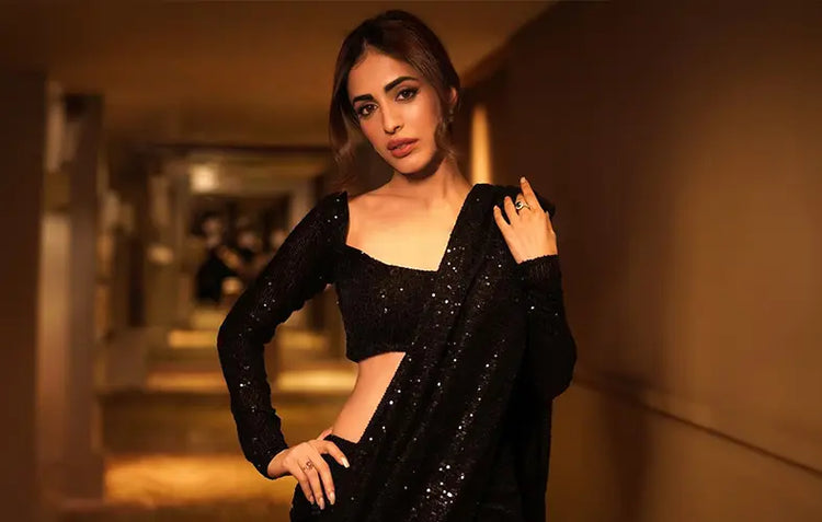 Must-Have-Black-Saree-Trends-For-That-Roop-Ki-Rani-Look-2.webp