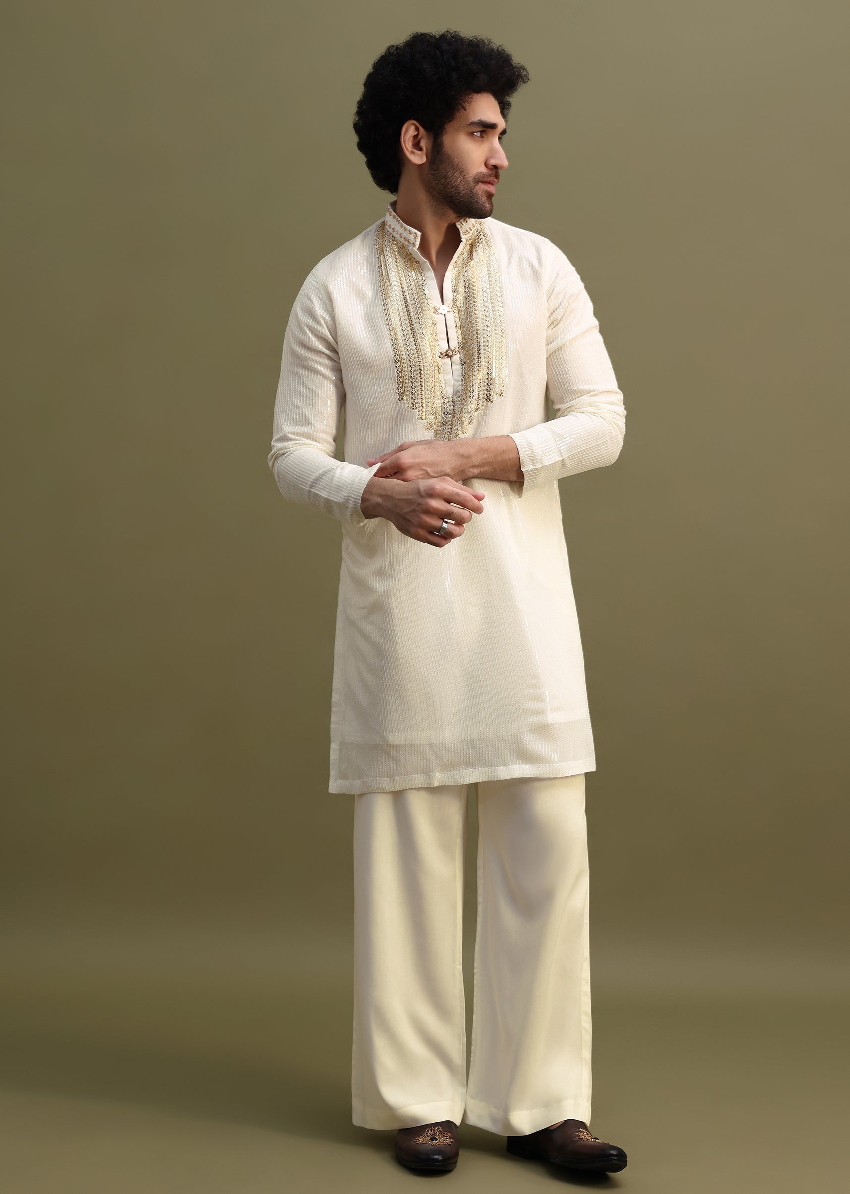 White_Gold_Sequin_Kurta_With_Loose_Fitted_Pants-SG233668_7_94255cc3-fc03-40d3-9173-759835e5b8e9.jpg