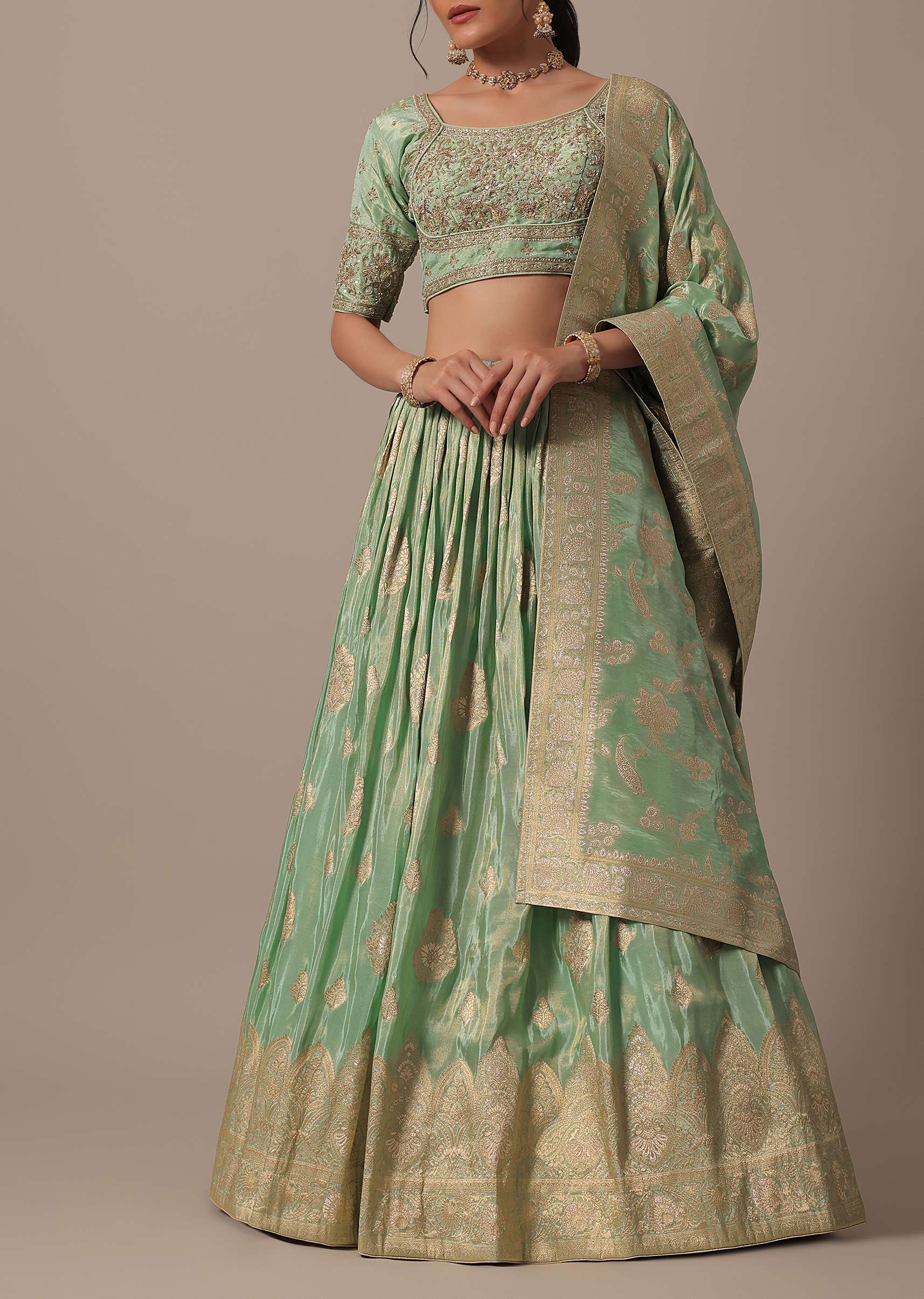 adding_a_royal_touch_to_your_seasonal_wedding_wardrobe_is_th-sg198197_1_8da44003-7360-494f-9142-2a53d429c1ce.jpg