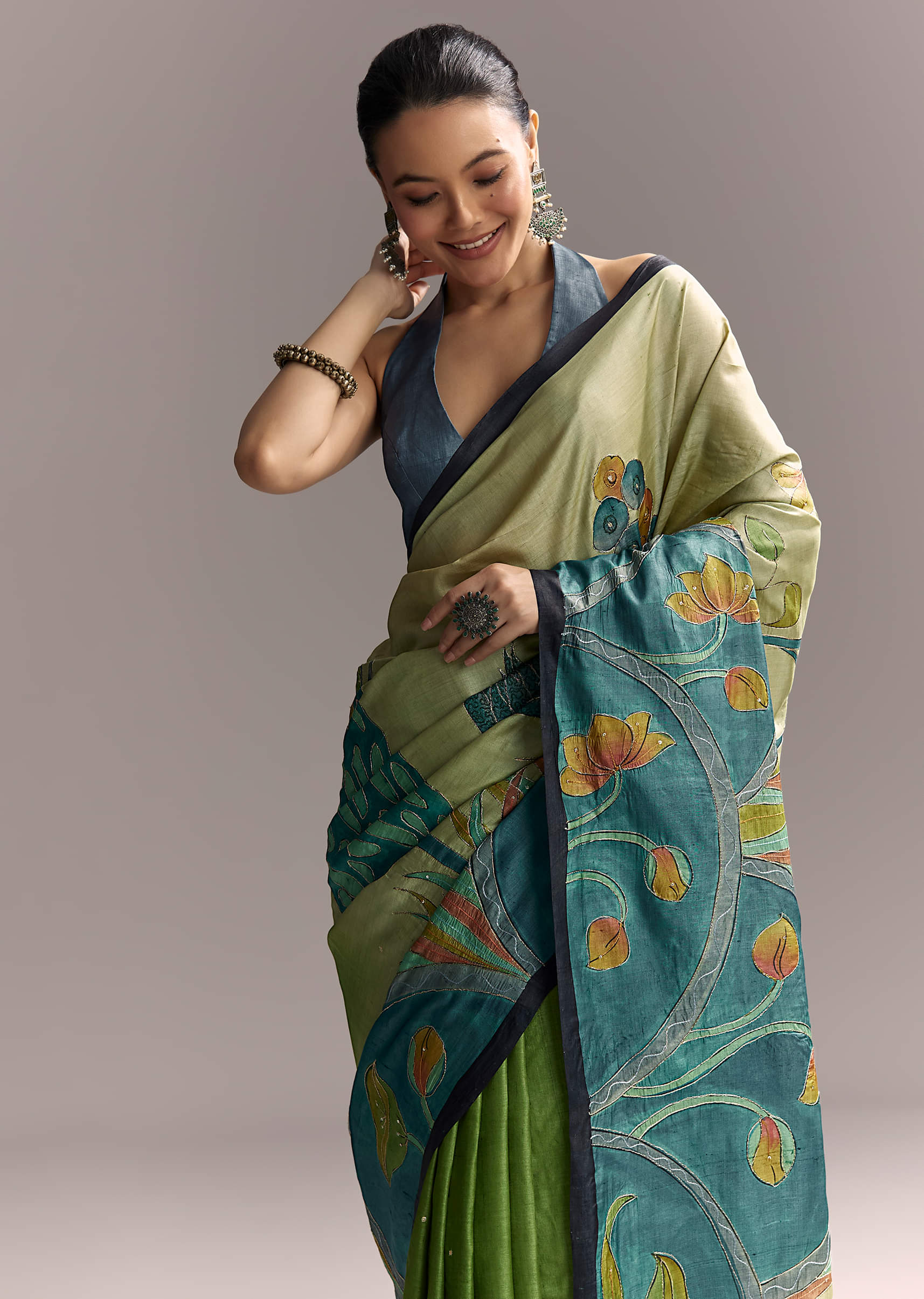 beige-cotton-saree-with-hand-painted-blue-motifs-and-brown-border-sg317779-5.jpg