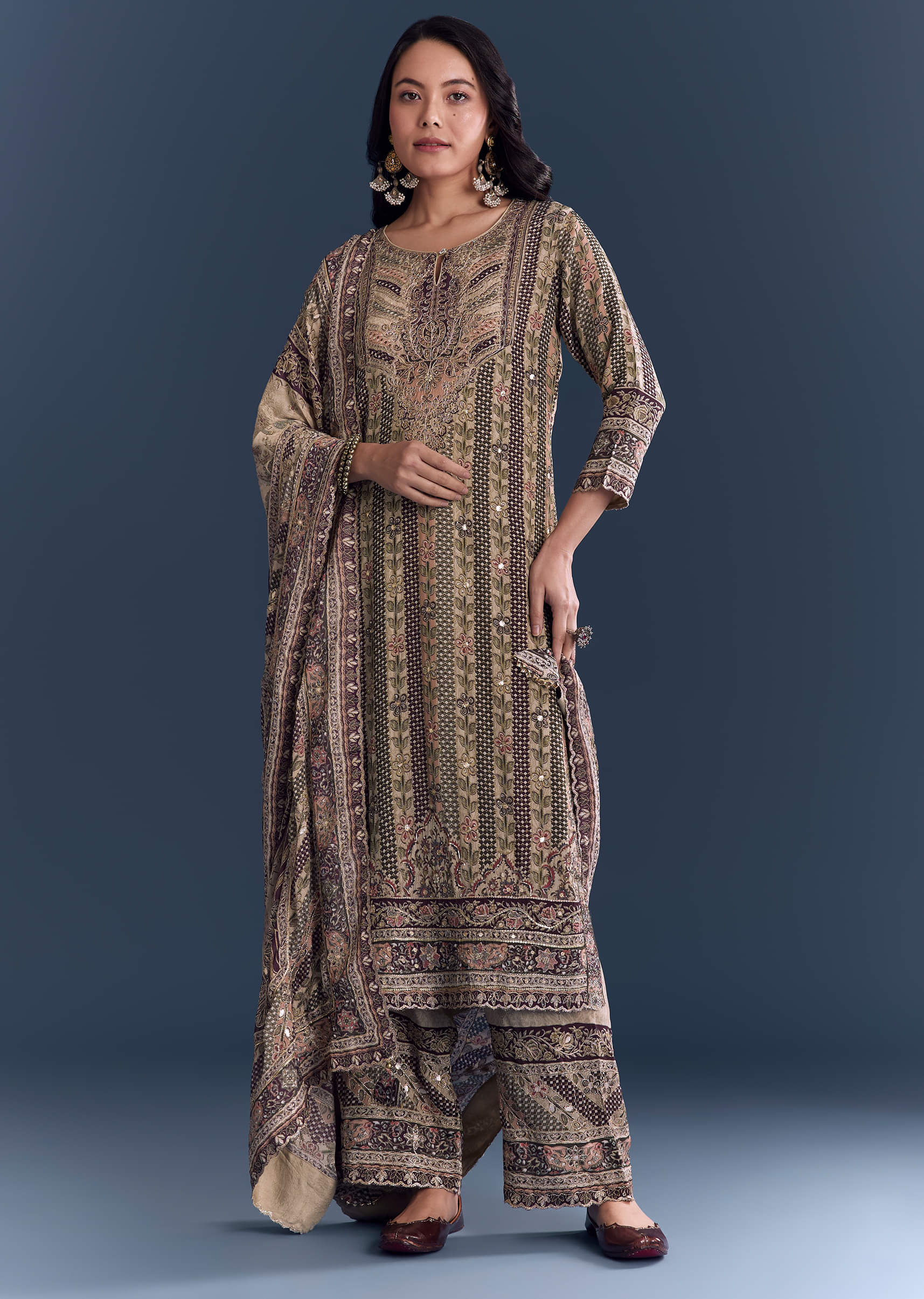 beige-crepe-kurta-set-with-floral-print-and-zari-embroidery-sg346301-3.jpg