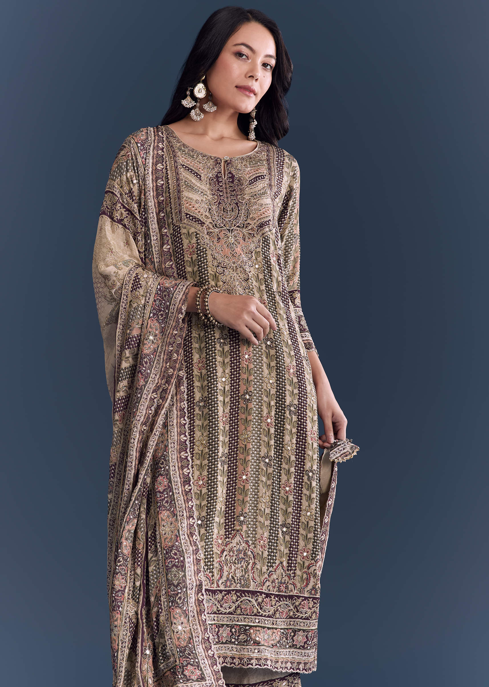 beige-crepe-kurta-set-with-floral-print-and-zari-embroidery-sg346301-4.jpg