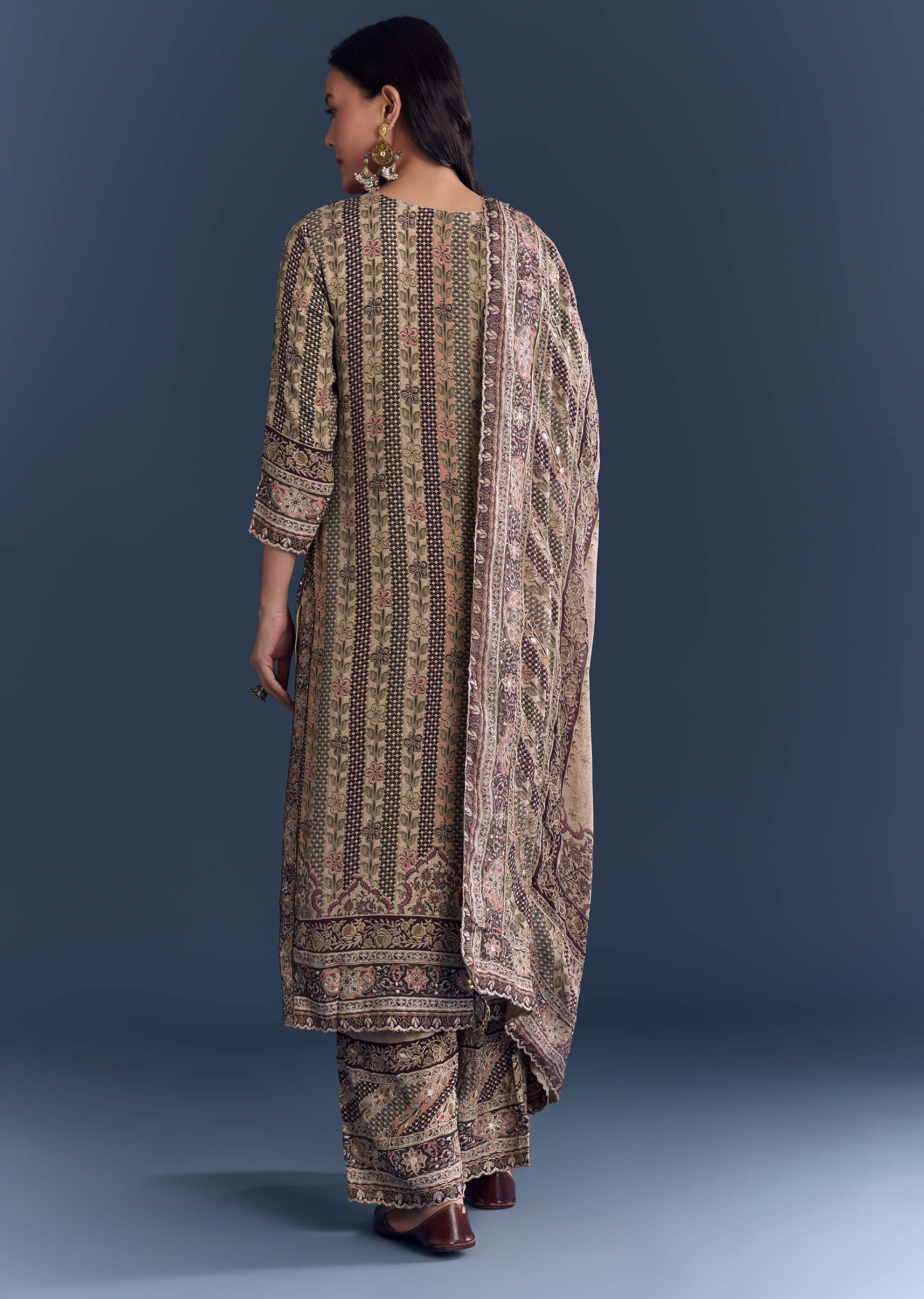 beige-crepe-kurta-set-with-floral-print-and-zari-embroidery-sg346301-5.jpg