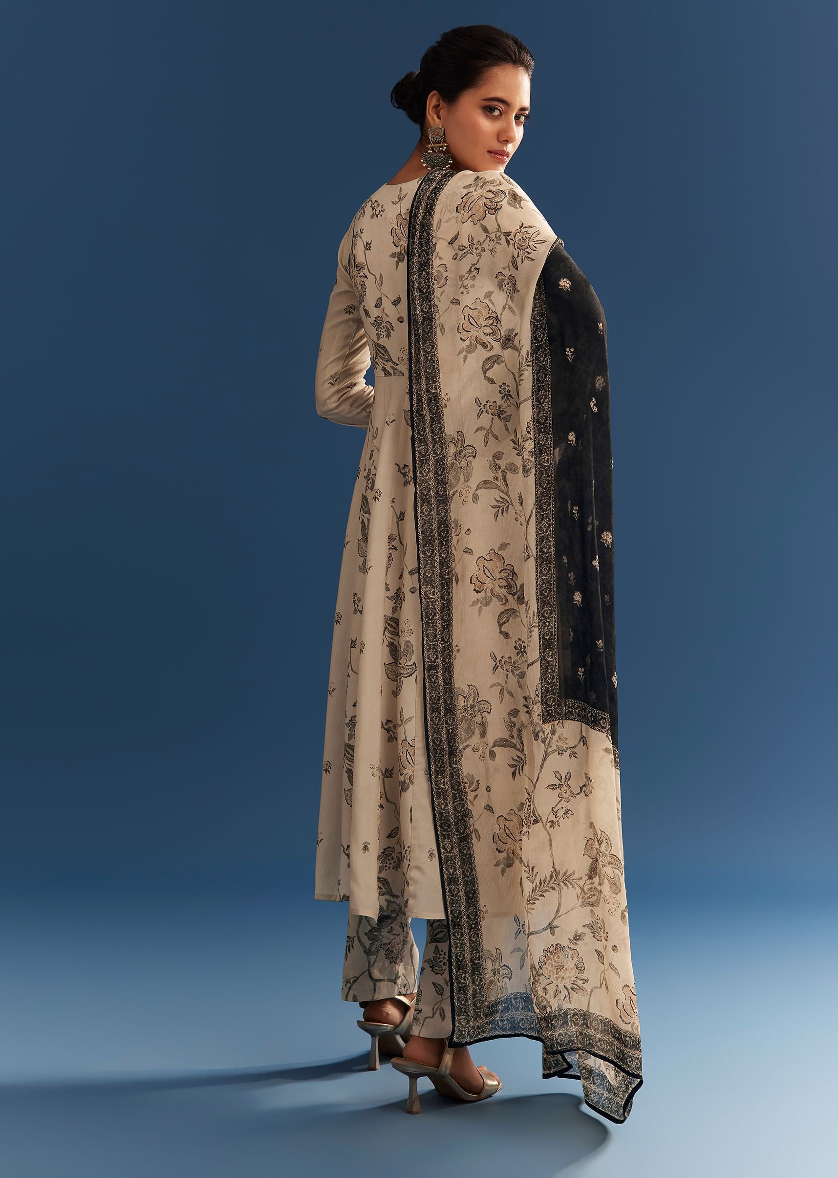 beige-floral-printed-crepe-anarkali-set-with-embroidered-neckline-sg305439-5_fe88c041-5cce-4df7-b6ef-be58f3084b91.jpg