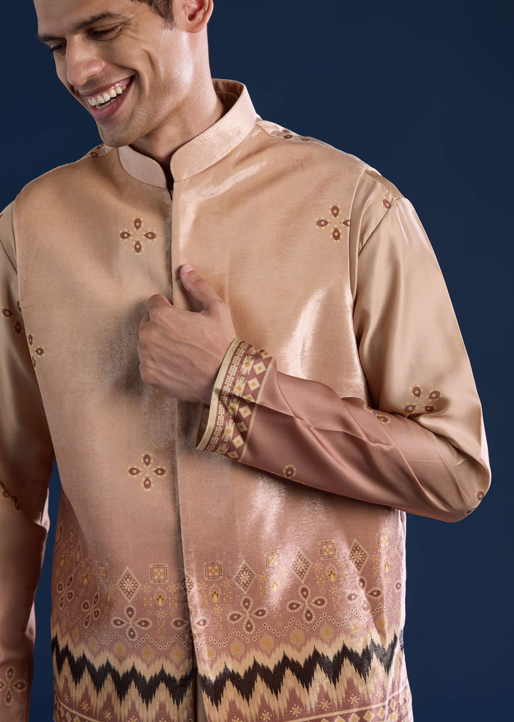 beige-geometric-print-velvet-jacket-and-ombre-kurta-set-sg332716-2_3.jpg