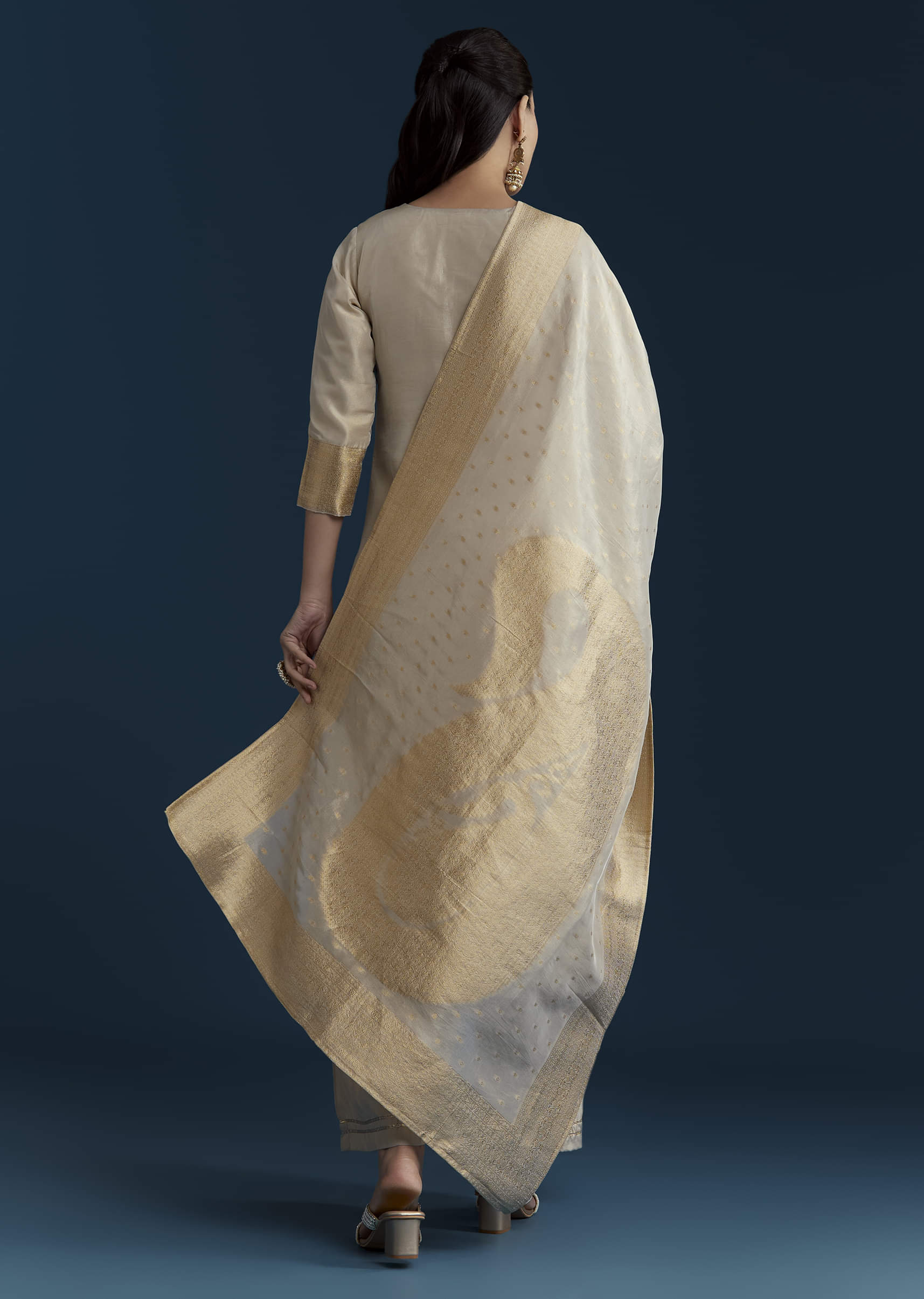 beige-jacquard-weave-tissue-kurta-palazzo-set-sg344709-5_1d65ee6e-66ea-49d6-aca0-4061937e49ac.jpg
