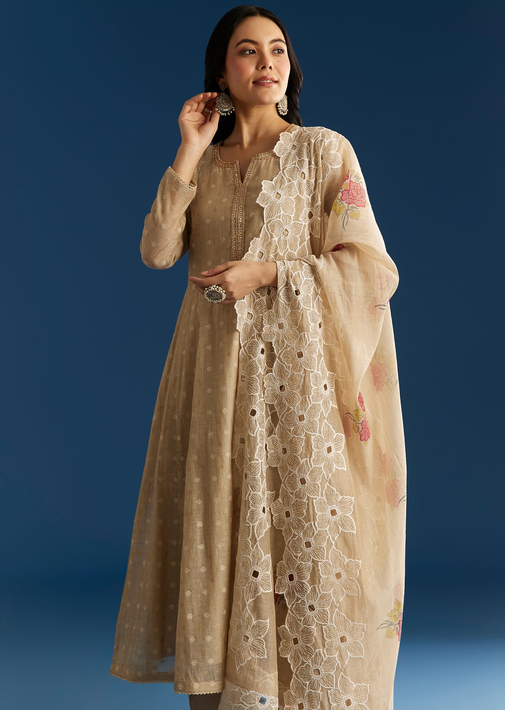 beige-jamdani-butti-anarkali-with-cutwork-dupatta-sg305548-4_6da31647-d51b-432c-9032-51169189be75.jpg