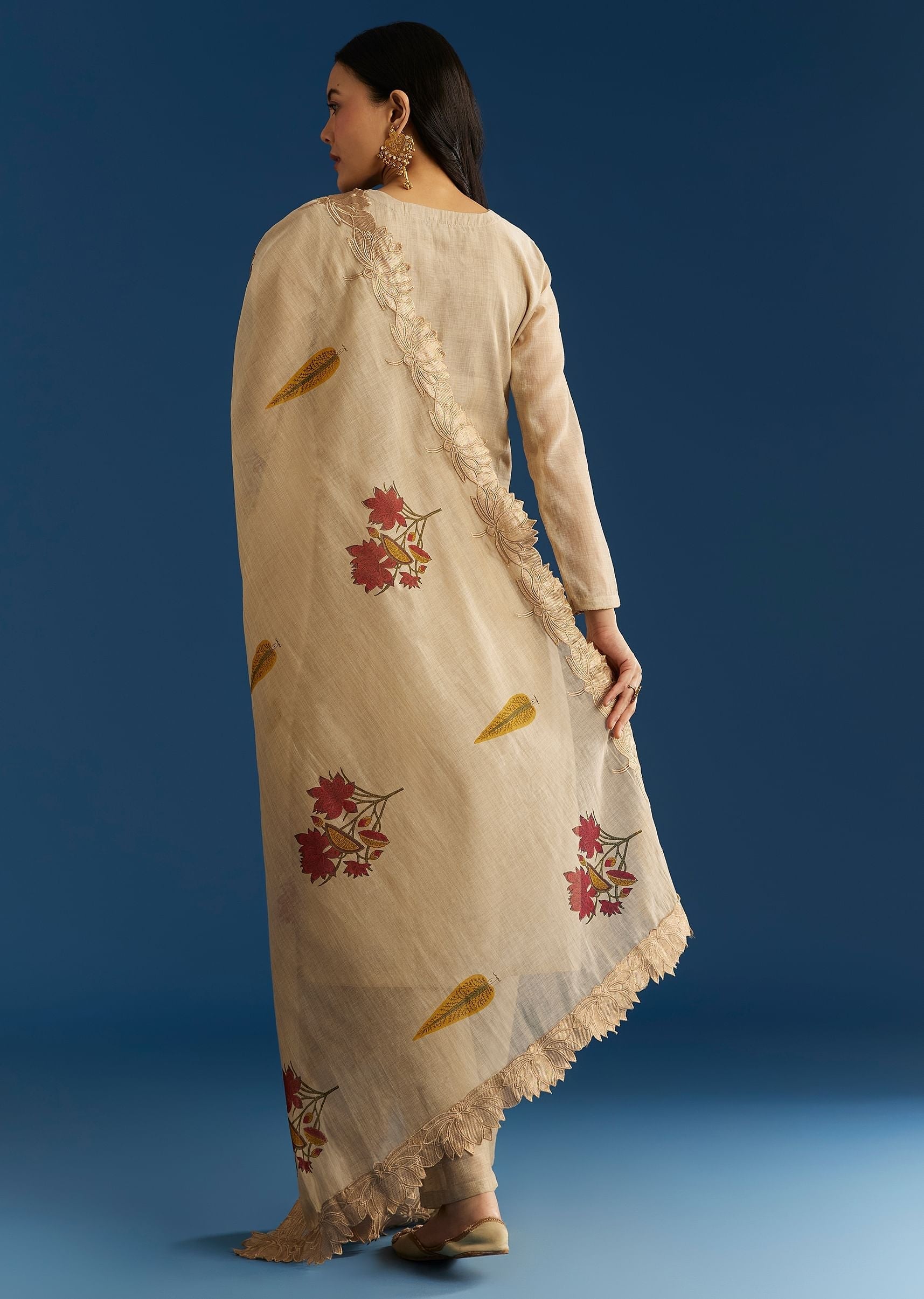 beige-jamdani-cotton-kurta-set-with-thread-work-and-block-print-dupatta-sg305543-5_3a2903d8-d5a4-4ba3-a765-94873c6d59d2.jpg