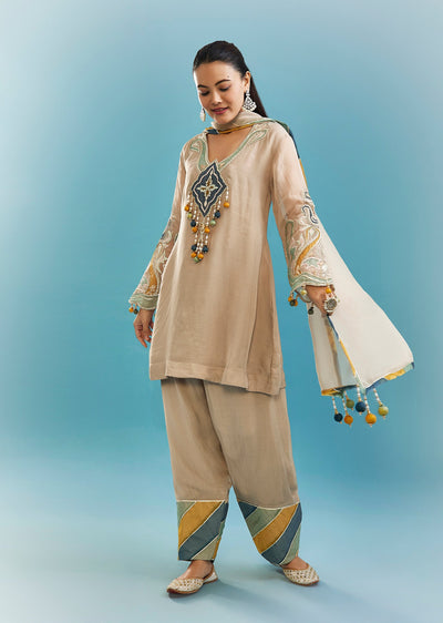 Beige Kurta Set With Gotta Patti And Patch Work