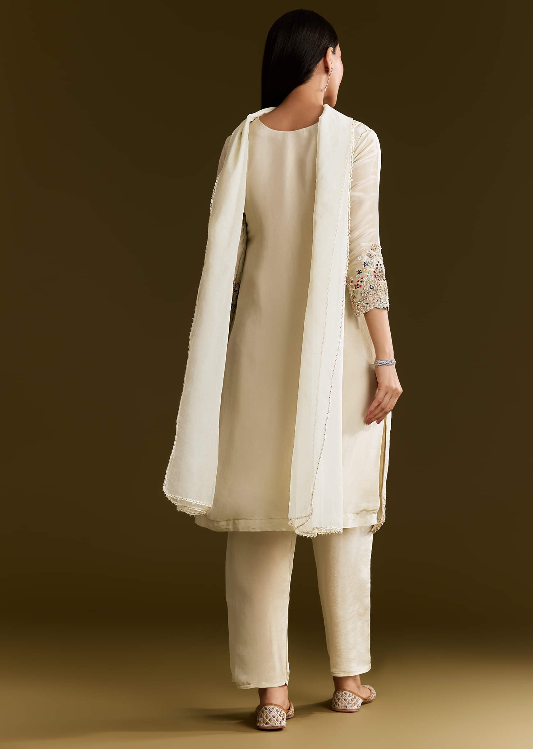 beige-organza-embroidered-kurta-set-with-dupatta-sg324744-5_b66f0c4b-228f-4a4c-b12a-fc7e68e1cc43.jpg