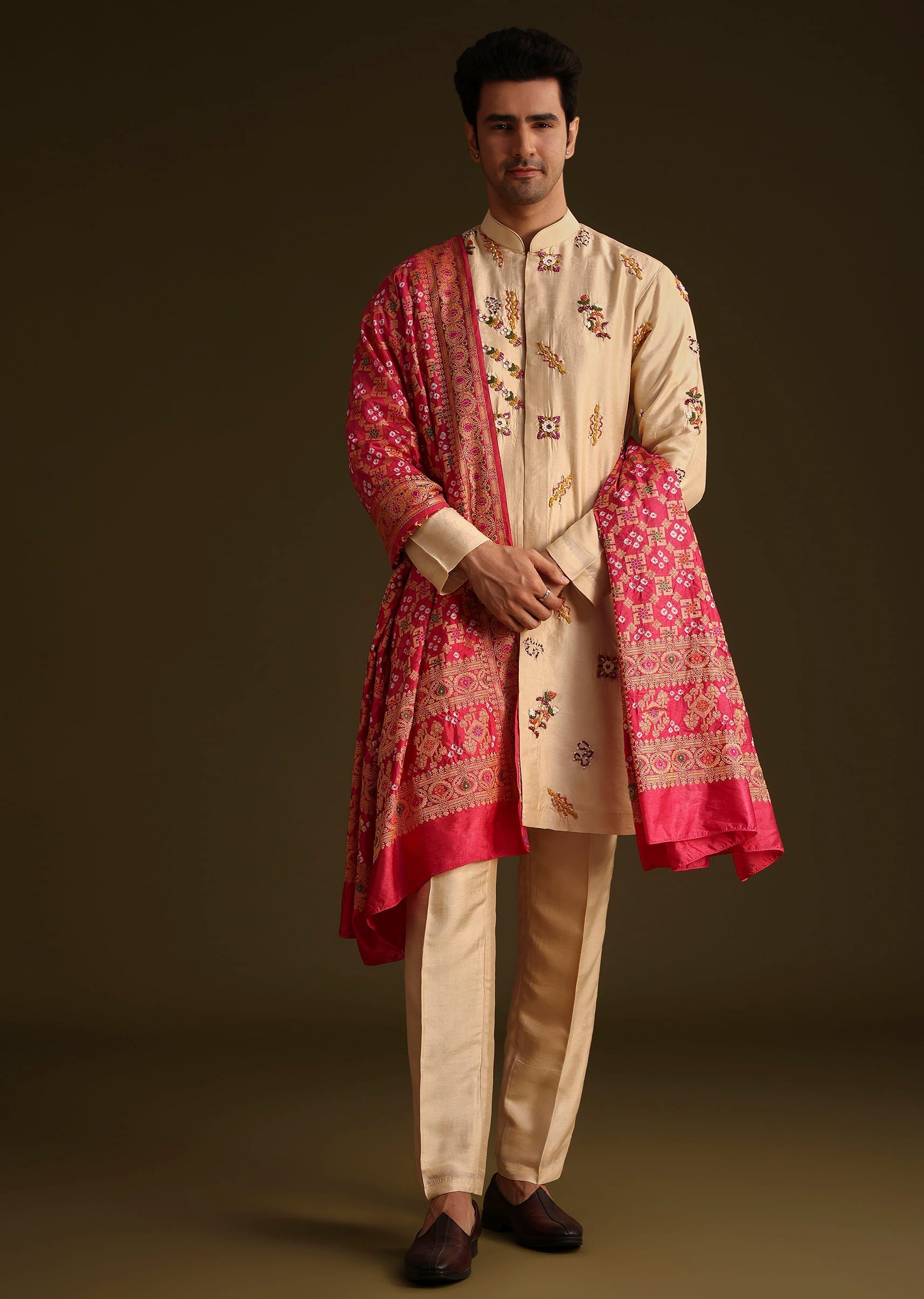 beige_embroidered_kurta_set_with_red_dupatta-sg246336_6_3c81725d-2c13-4620-bcf3-5c1ea2ca59a9.jpg