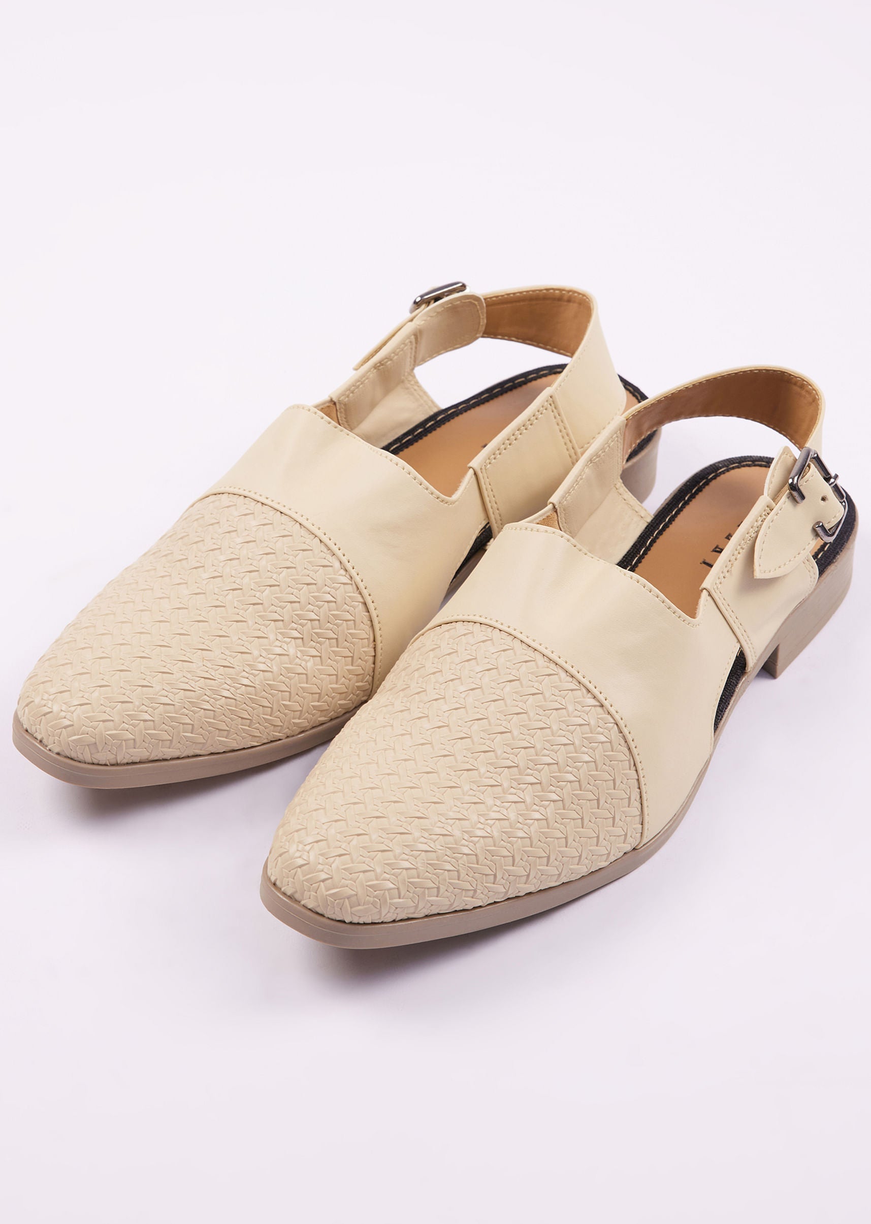 beige_ethnic_juttis_for_men-sg250293_4_89f3a763-f874-4b4c-ac7e-411fb96f3e34.jpg