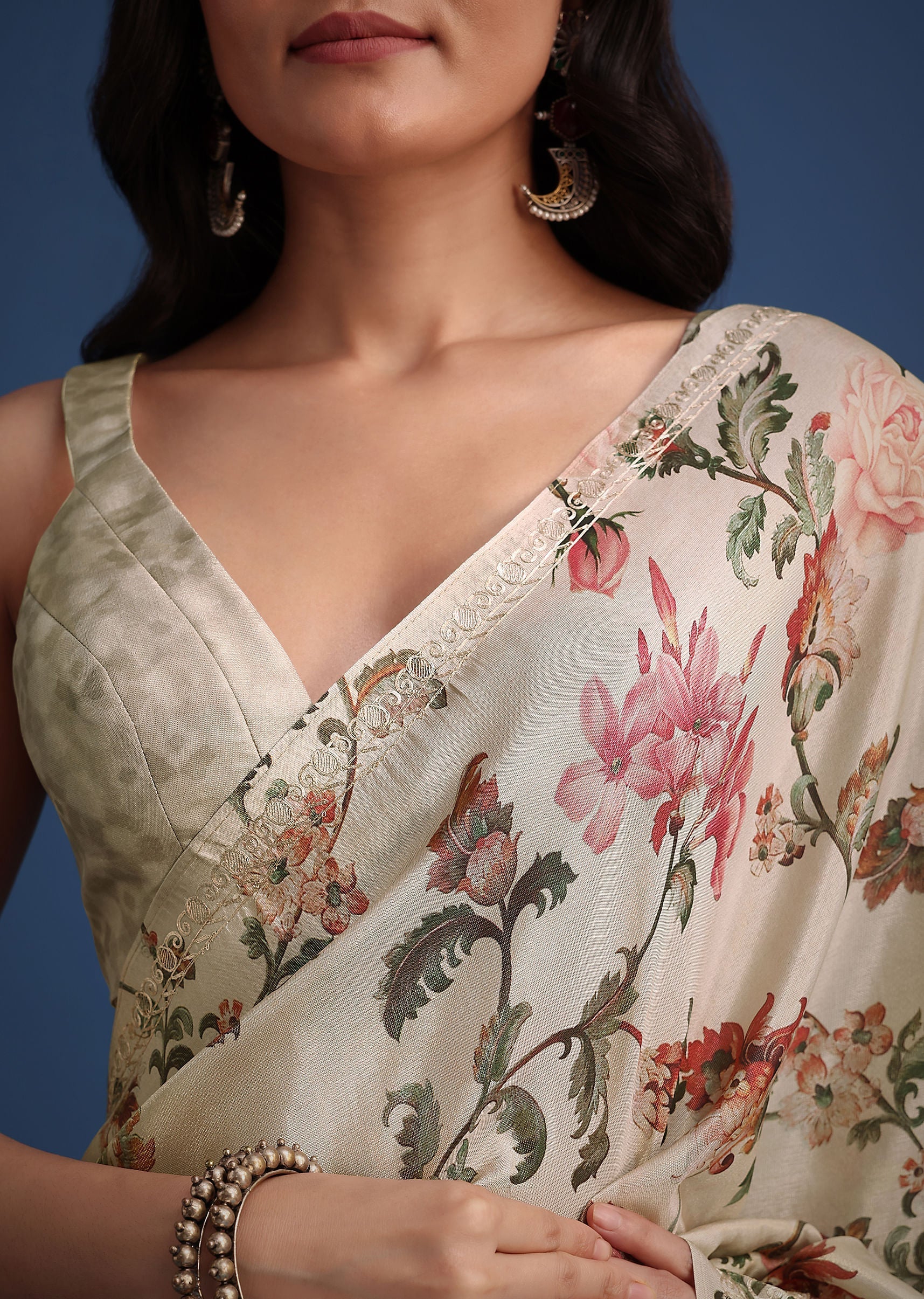 beige_tissue_muslin_saree_with_pitta_work_and_digital_print-sg262411_6_e7e910d4-3e88-4597-92a0-b49987dd2f6b.jpg