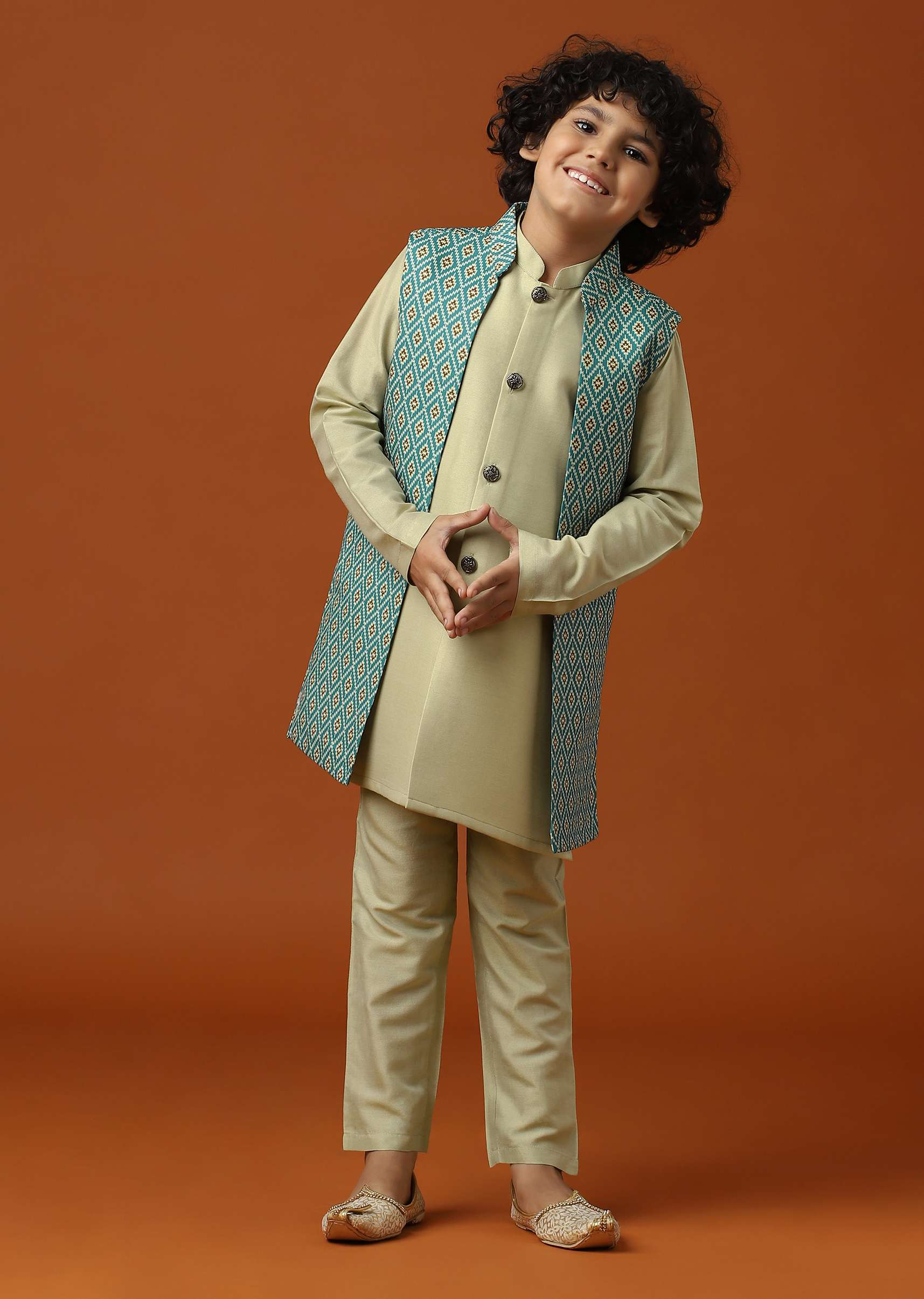 beige_white_patola_printed_jacket_and_kurta_set-sg154780_5_df366701-8bea-4a30-ada9-f1b43e3cadad.jpg