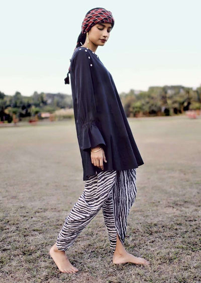 black-and-white-dhoti-suit-in-cotton-with-printed-zebra-stripes-and-long-sleeves-with-bell-cuffs-online-kalki-fashion-m023bk08y-sg39382_3_3682f609-465d-4b5f-a726-b846368bb7d1.jpg