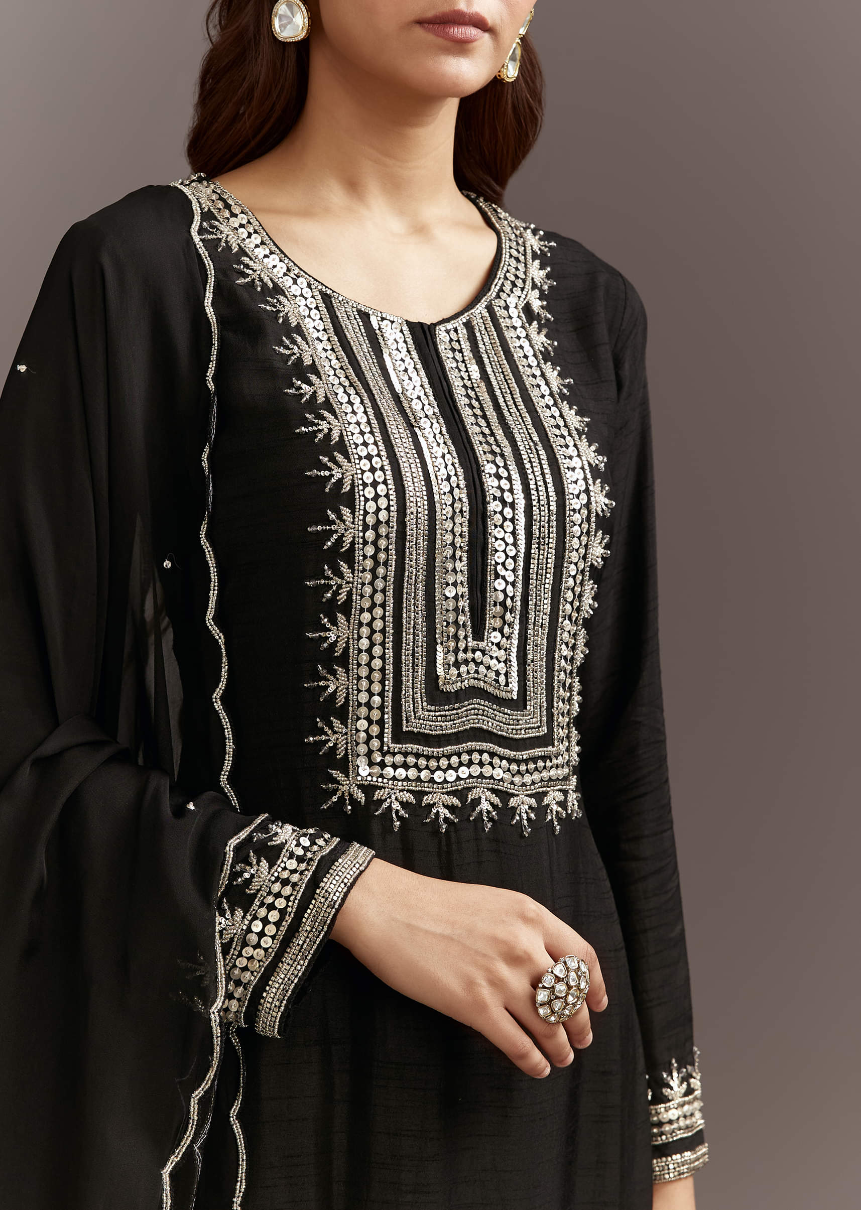 black-beads-and-sequins-work-kurta-set-with-organza-dupatta-sg310004-4_3bb72c6d-30bc-416c-ab60-400fdfee58bb.jpg