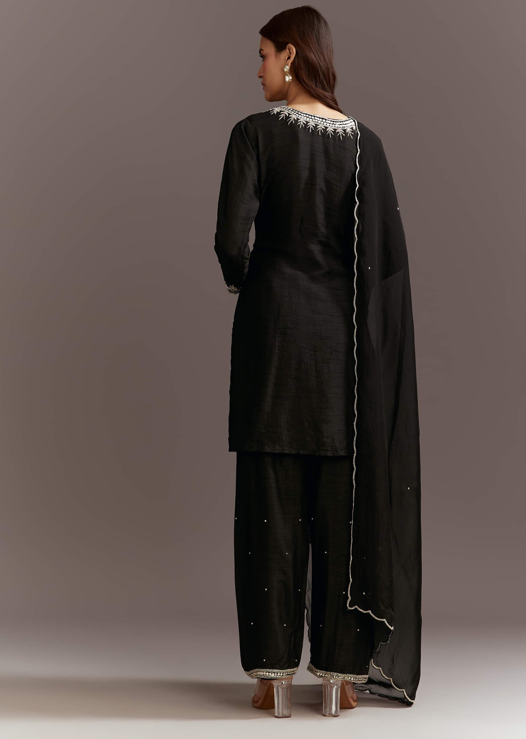 black-beads-and-sequins-work-kurta-set-with-organza-dupatta-sg310004-5_360a3bb6-e217-49fa-981f-63c7c95f890d.jpg