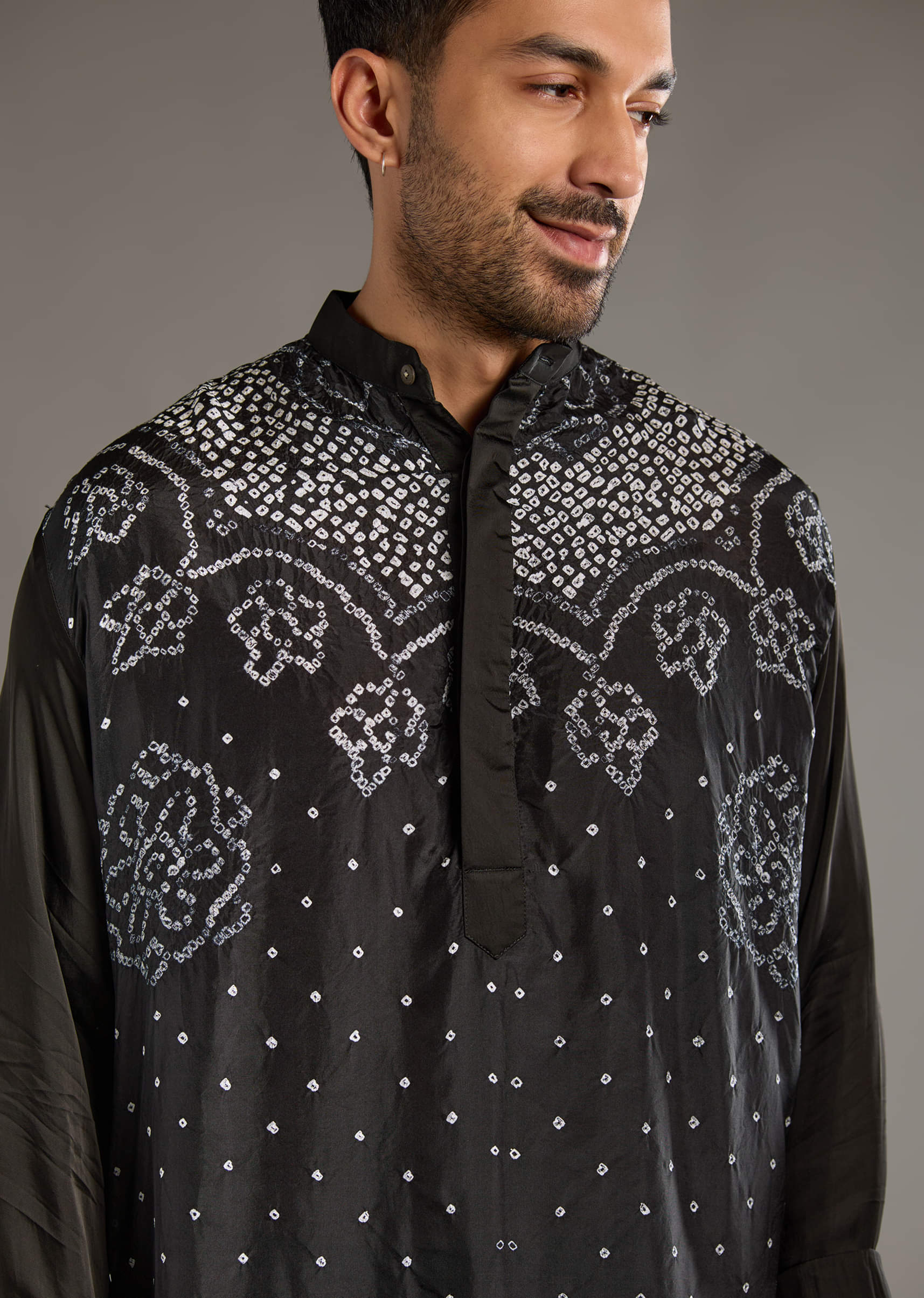 black-cotton-silk-kurta-set-for-men-with-hand-dyed-bandhani-print-sg359414-2.jpg