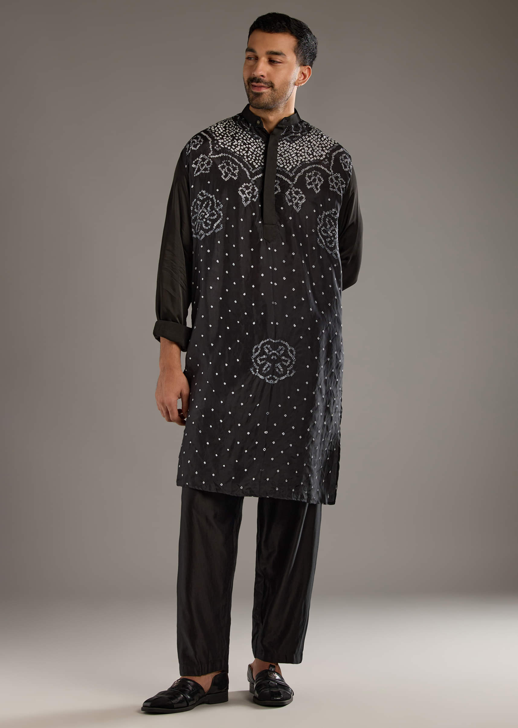 black-cotton-silk-kurta-set-for-men-with-hand-dyed-bandhani-print-sg359414-3.jpg