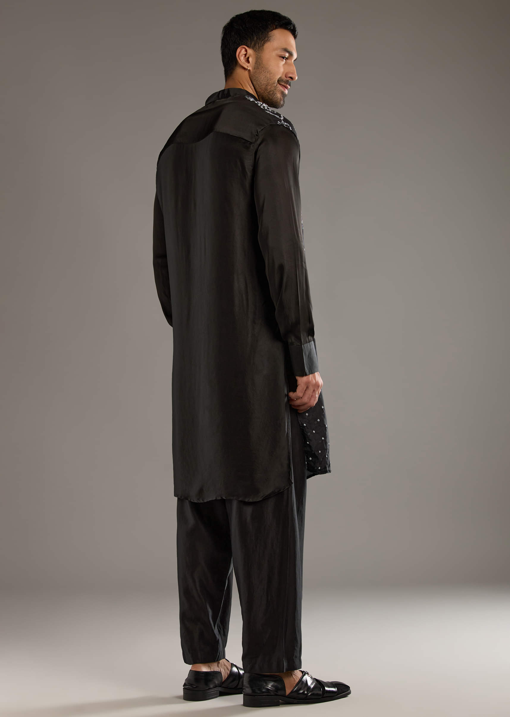 black-cotton-silk-kurta-set-for-men-with-hand-dyed-bandhani-print-sg359414-5.jpg