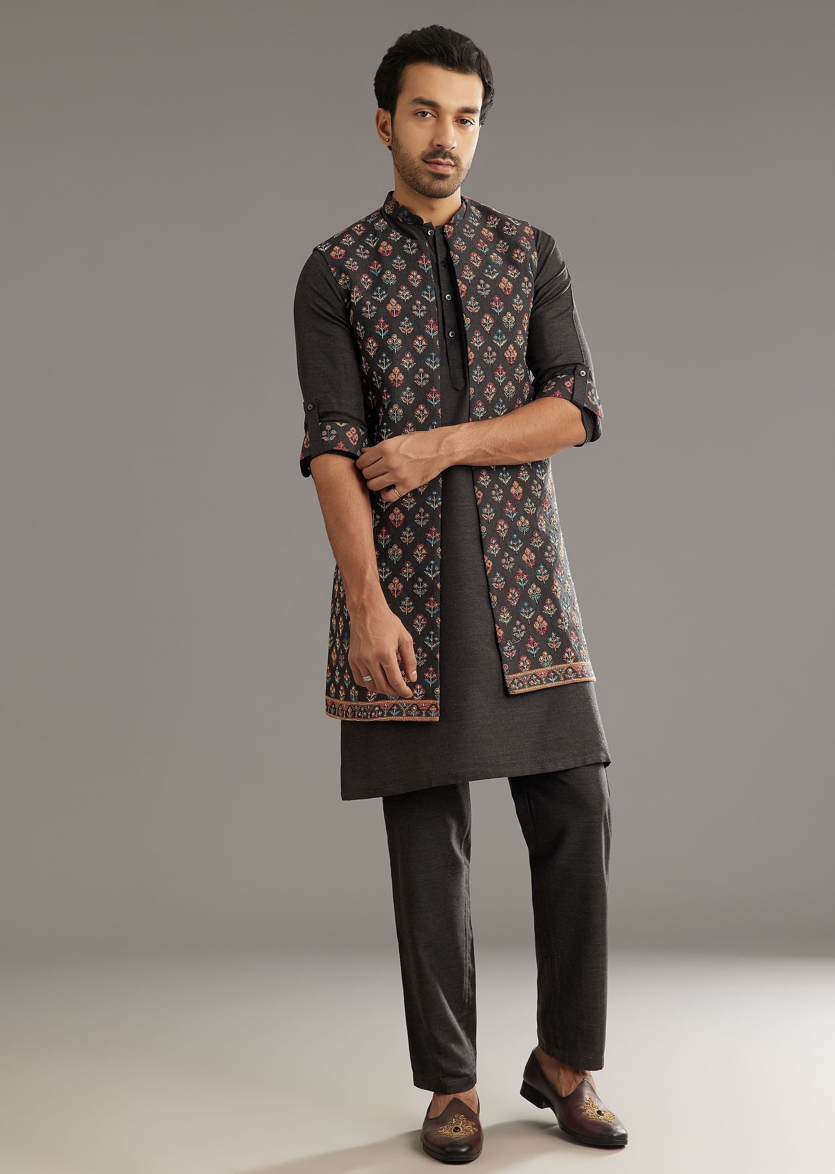 black-cotton-silk-kurta-set-with-symmetric-floral-threadwork-sg246792-4_9025bfe7-1795-4b42-a90e-7951f00e6e9d.jpg