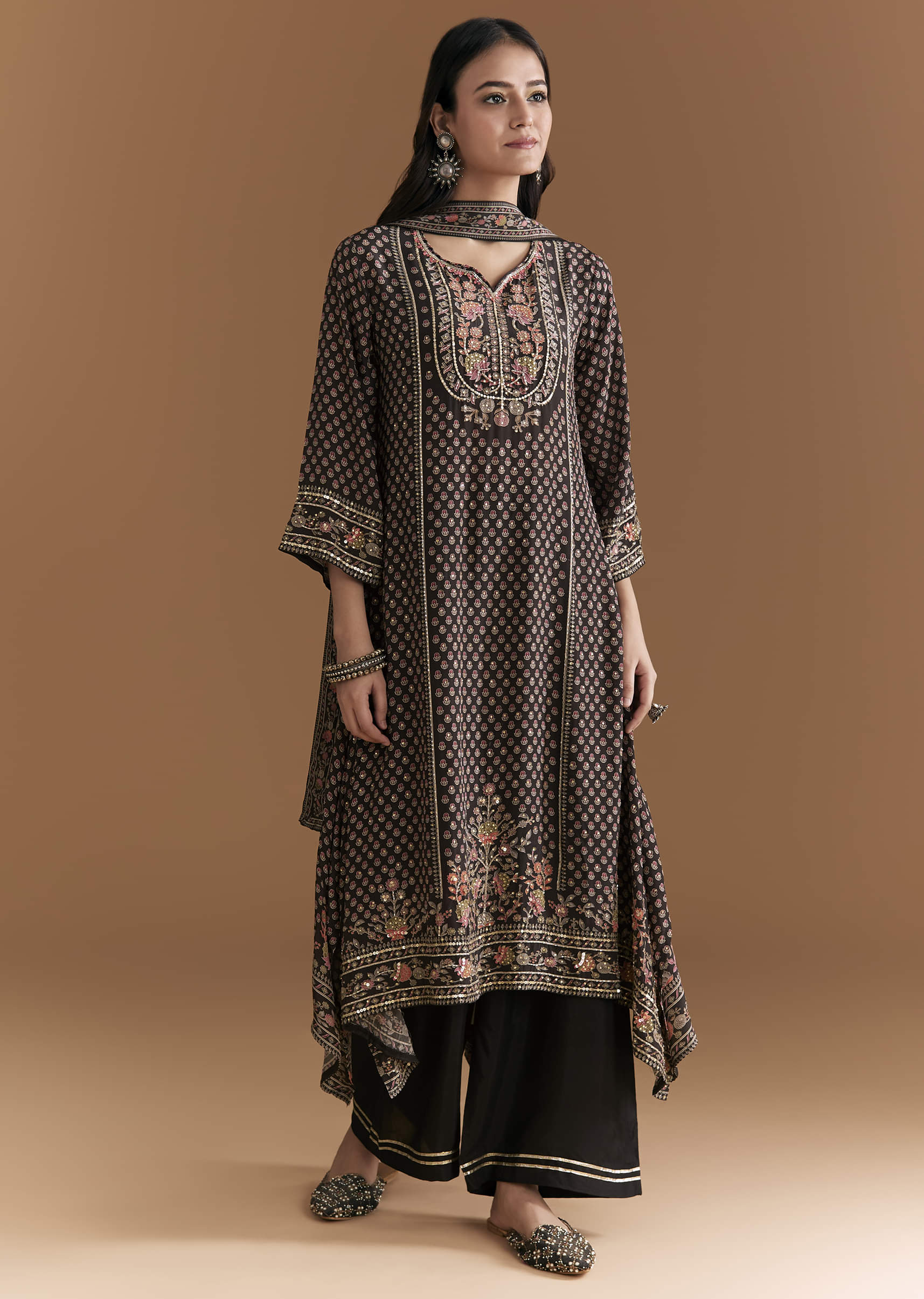 black-crepe-kurta-set-with-indie-print-and-stone-work-3.jpg