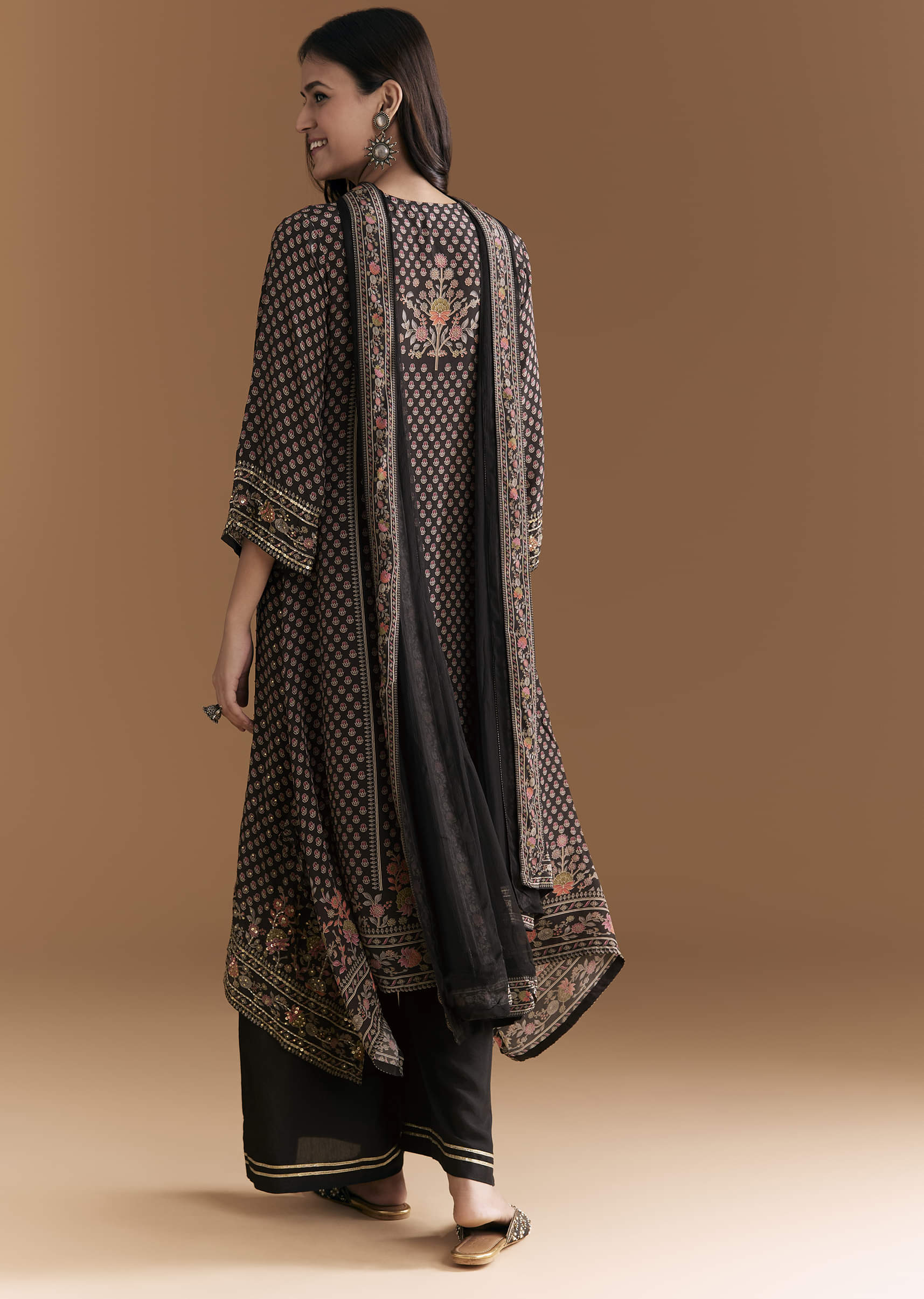 black-crepe-kurta-set-with-indie-print-and-stone-work-5.jpg