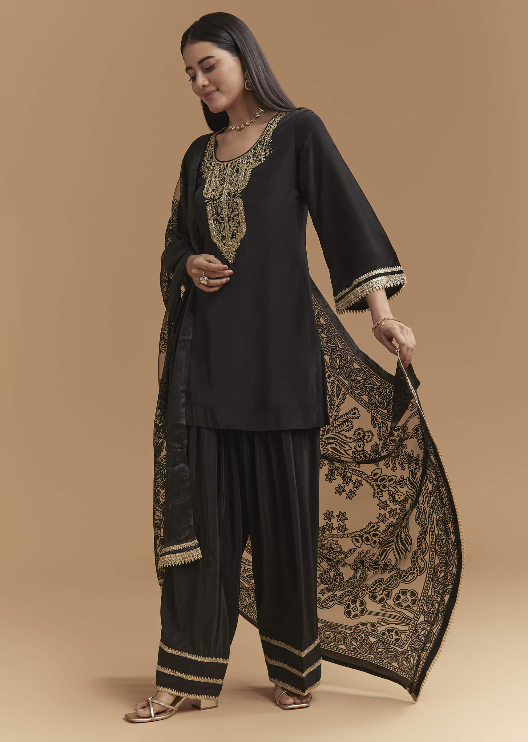 black-crepe-kurta-set-with-zardosi-and-gota-work-sg344716-1.jpg