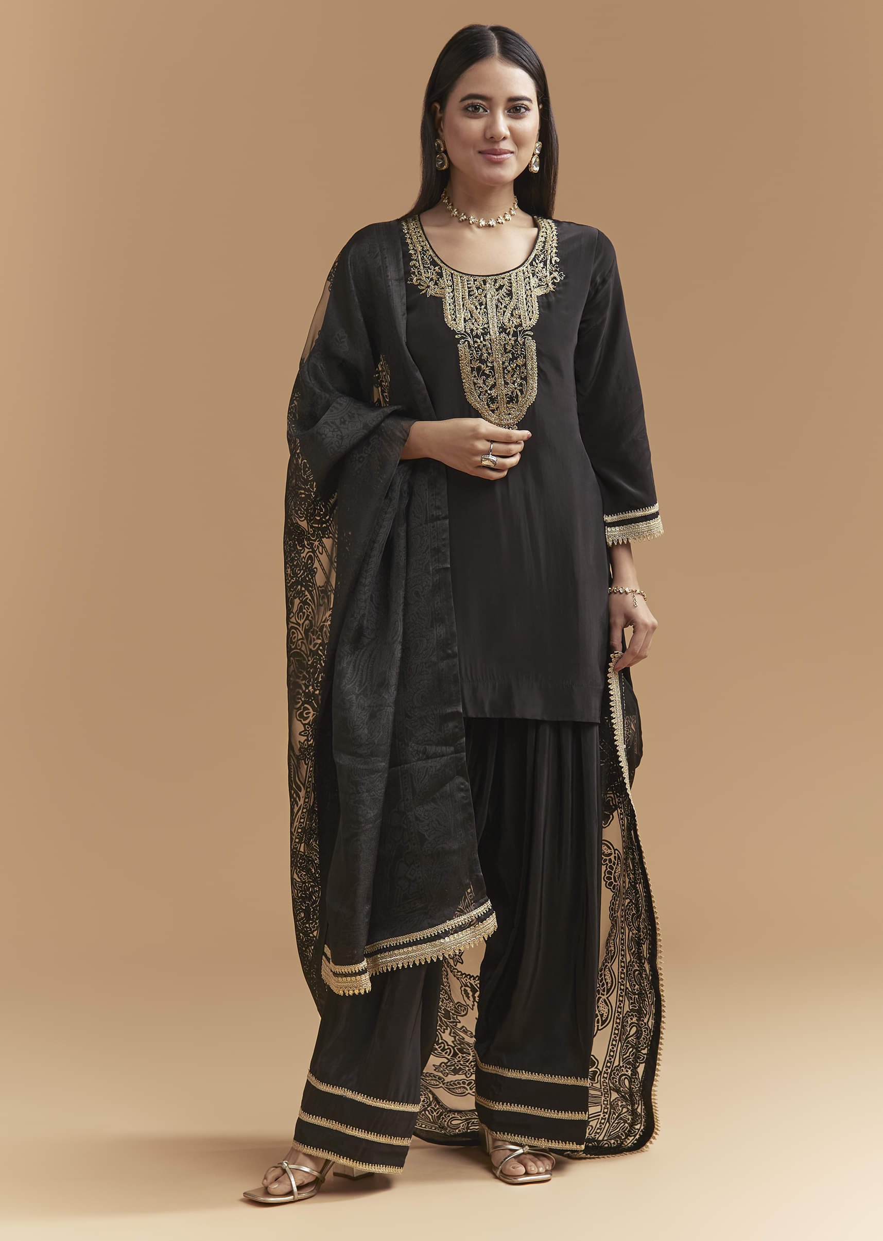 black-crepe-kurta-set-with-zardosi-and-gota-work-sg344716-3.jpg