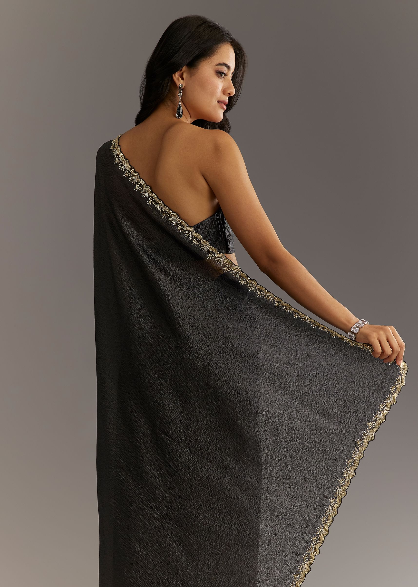 black-crushed-tissue-saree-with-scallop-embroidered-border-sg296155-6_26016ea7-584f-4557-bf33-60736d2cfb99.jpg